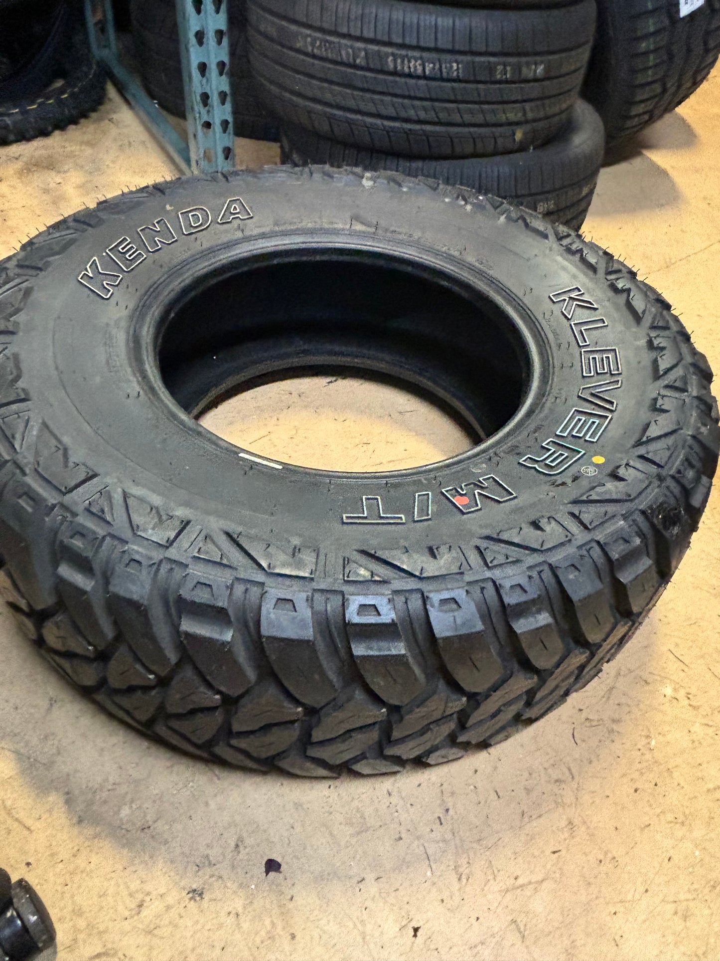 KENDA KLEVER M/T KR29 RWL LT 35 12.5 17 121Q LRE 10 PLY MUD TERRAIN TIRE 290016