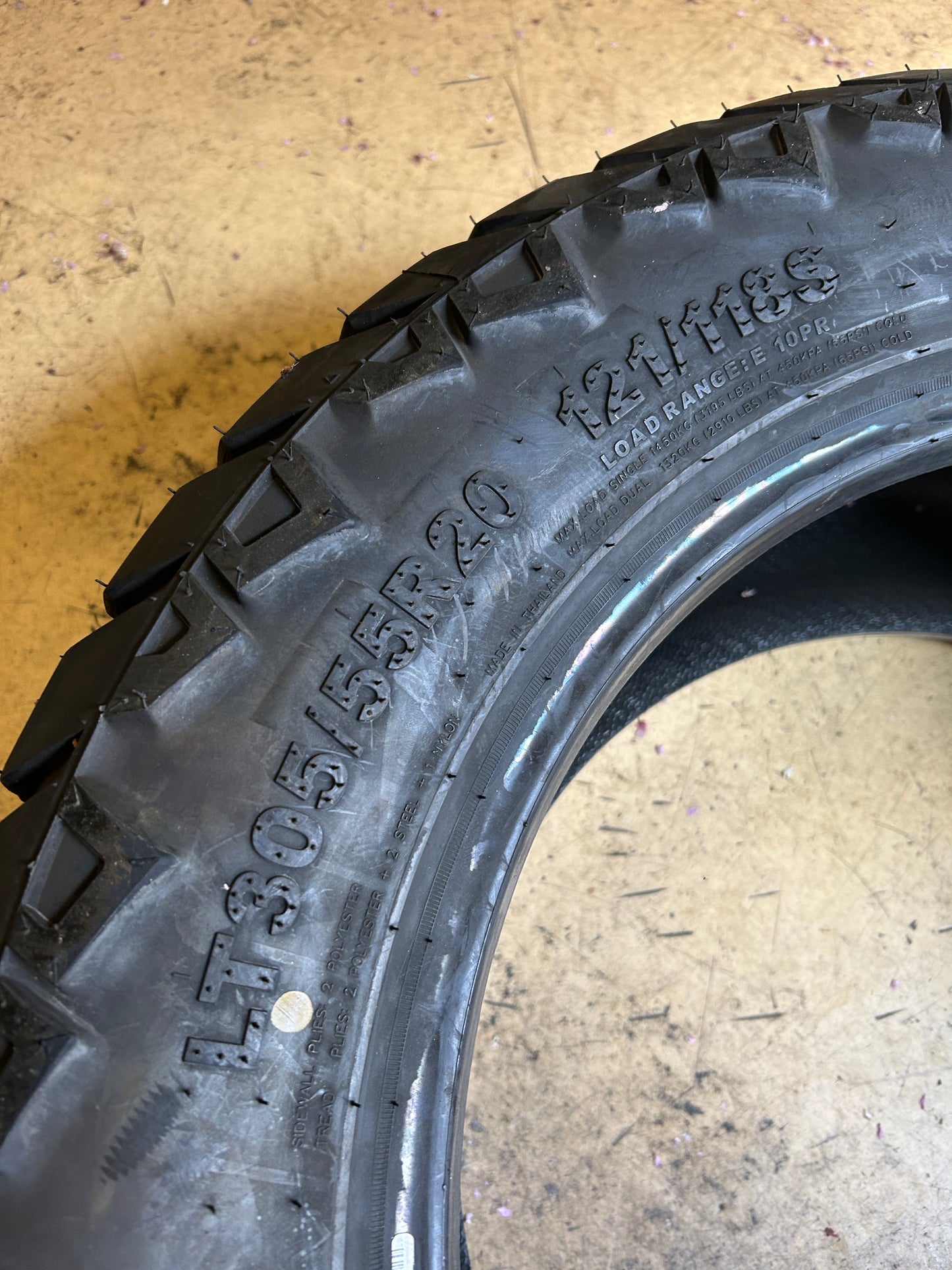 NOS AMP TERRAIN ATTACK A/T A BSW LT 305 55 20 121/118S 10PLY TIRE 3055520AMPCA3