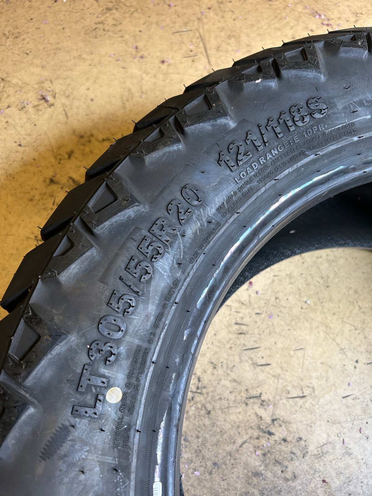 NOS AMP TERRAIN ATTACK A/T A BSW LT 305 55 20 121/118S 10PLY TIRE 3055520AMPCA3