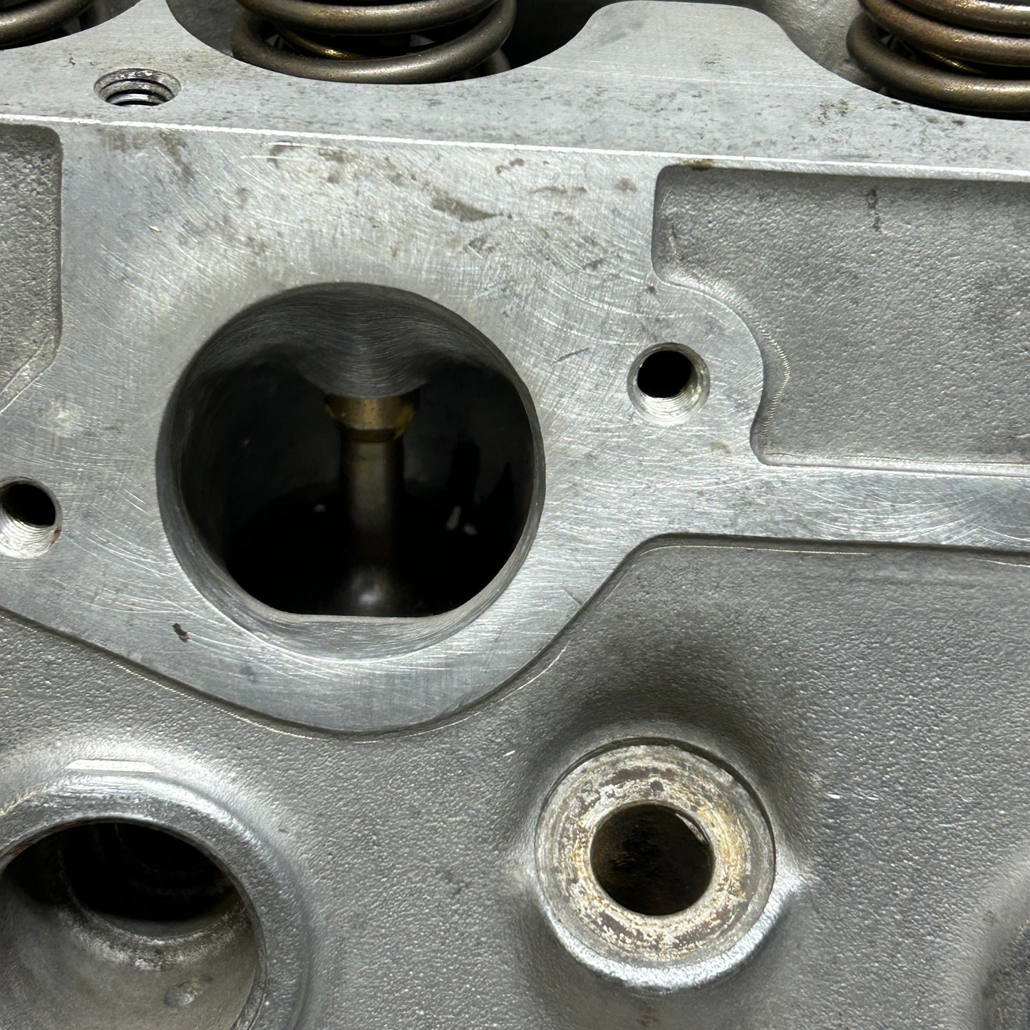 PORSCHE 928 S2 4.7L V8 CYLINDER HEAD MISSING PARTS 9281043483R