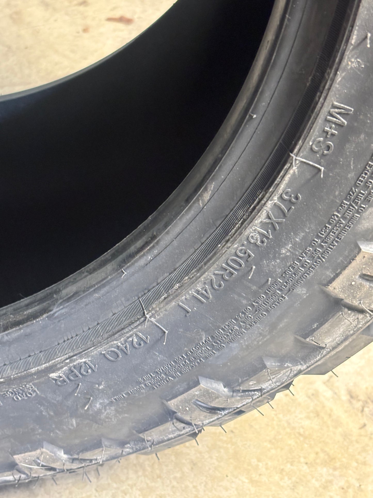 FURY COUNTRY HUNTER M/T II BSW LT  37 13.5 24 124Q LRF 12PLY MUD TERRAIN  TIRE FCHIIF37135024A