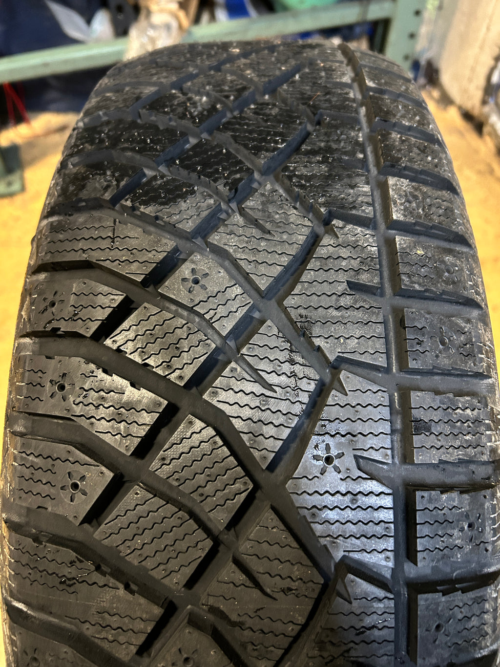 VANGUARD ARCTIC CLAW WINTER WXI BSW P 215 60 16 95T WINTER TIRE ARC48