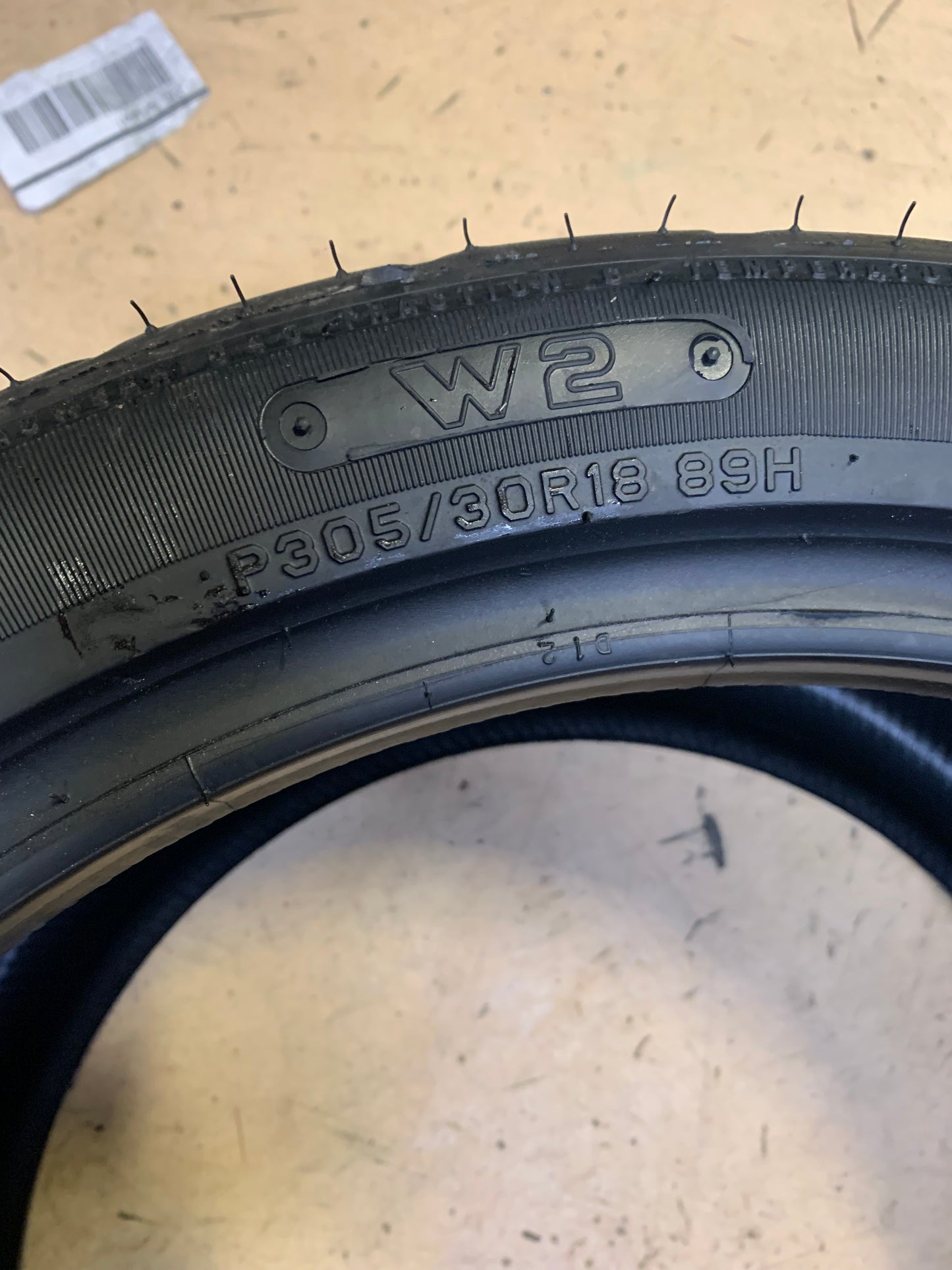 HOOSIER W2 BSW P  305 30 18 89H PERFORMANCE TIRE 46220W2