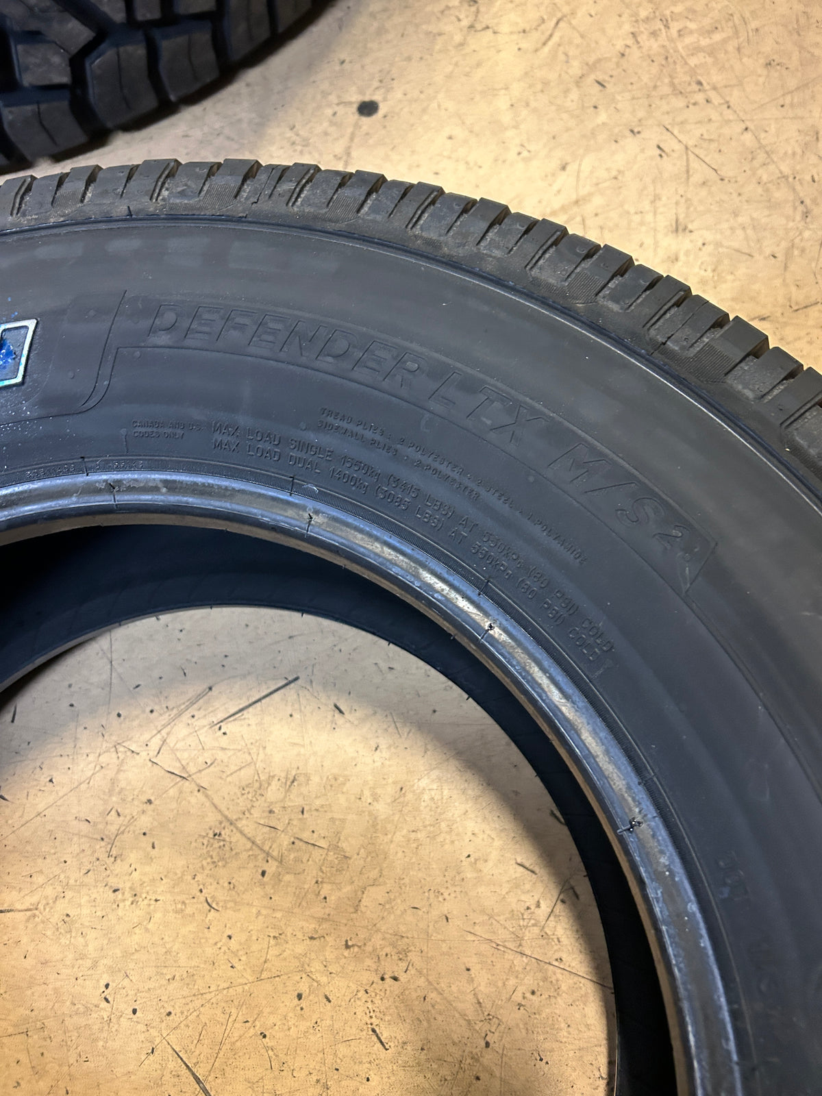 2 MICHELIN DEFENDER LTX M/S 2 OWL P 265 70 17 123/120S 10PLY TIRE 45468