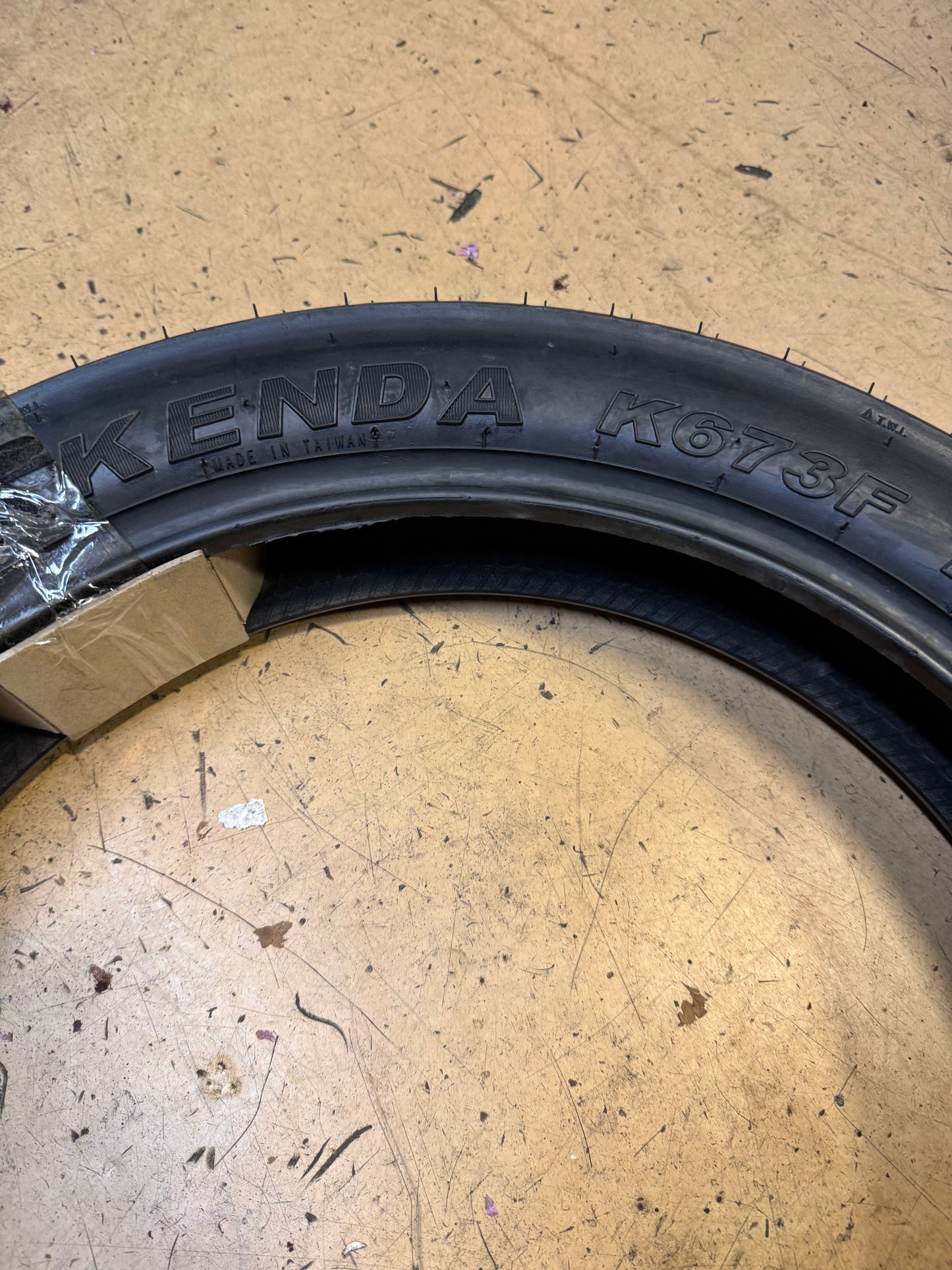 KENDA K673F KRUZ BSW  110 90 18 61H FRONT MOTORCYCLE TIRE 03060043