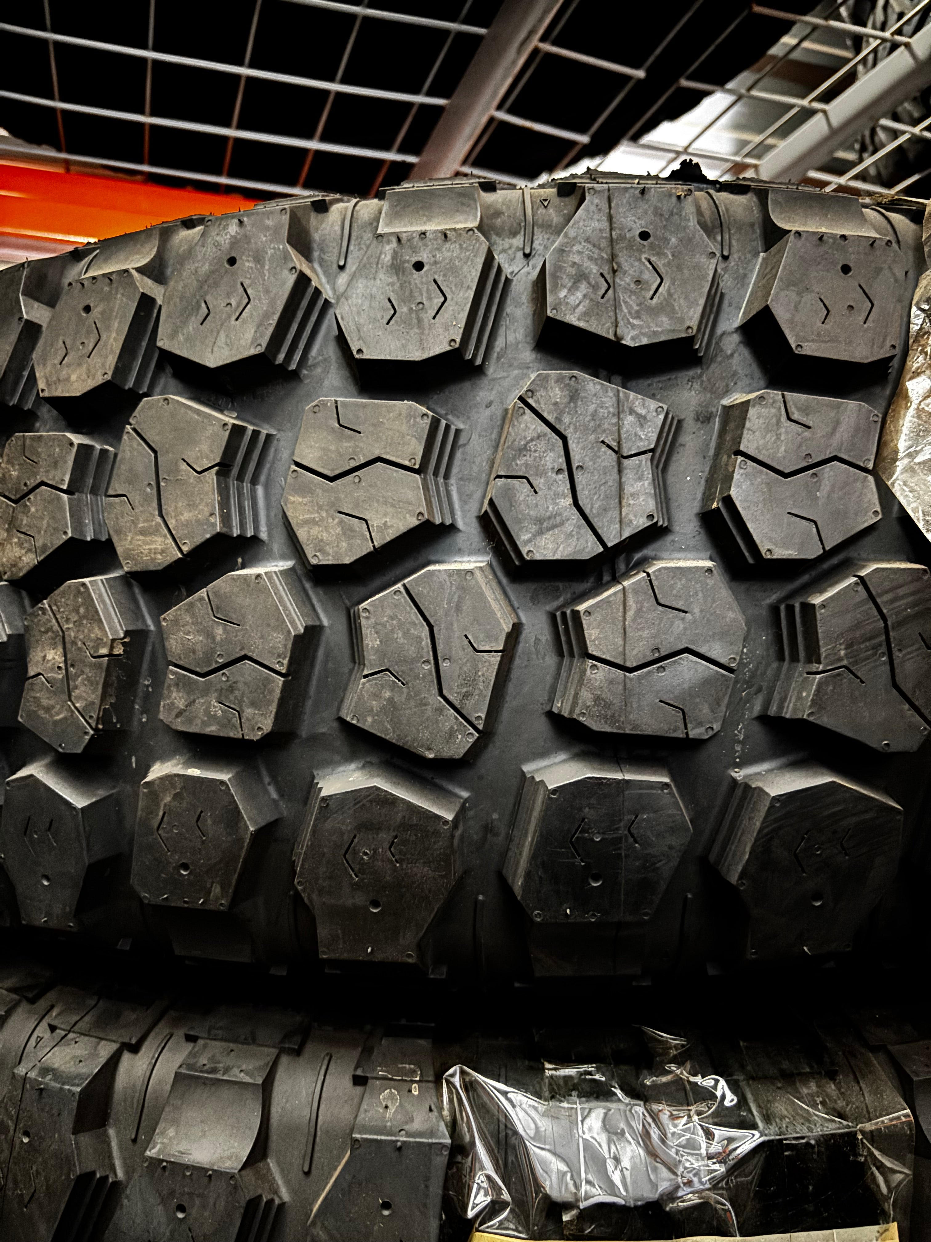 (TODO) IRONMAN ALL COUNTRY MT OWL LT 35 12.5 17 121Q LRF 12PLY MUD TERRAIN TIRE 98365
