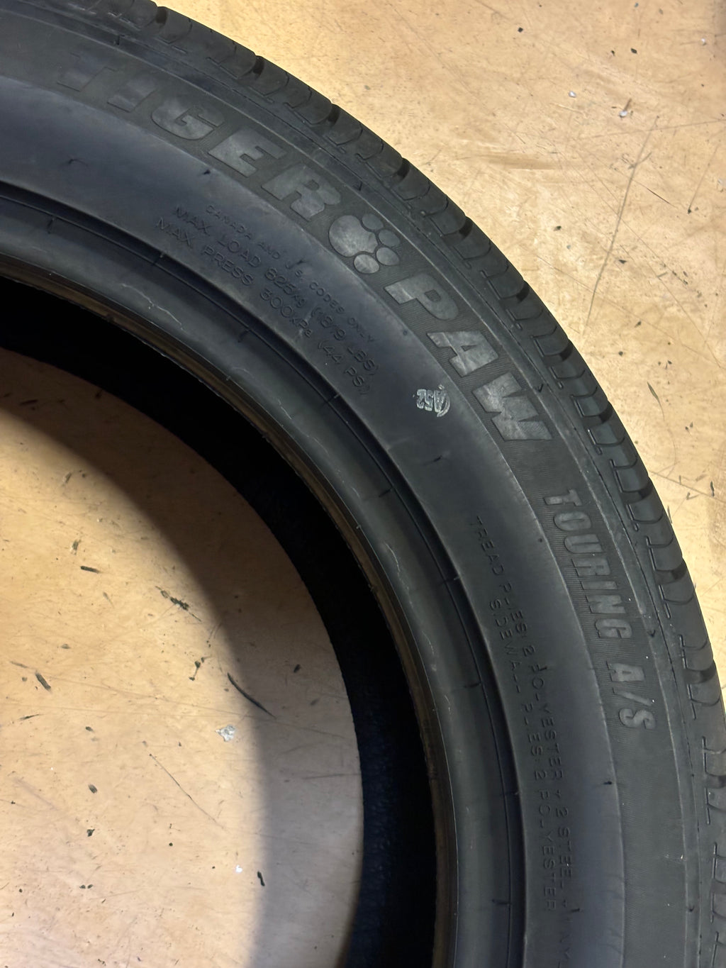 UNIROYAL TIGER PAW TOURING AS DT 235 55 19 101H SL ALL SEASON TIRE 01337