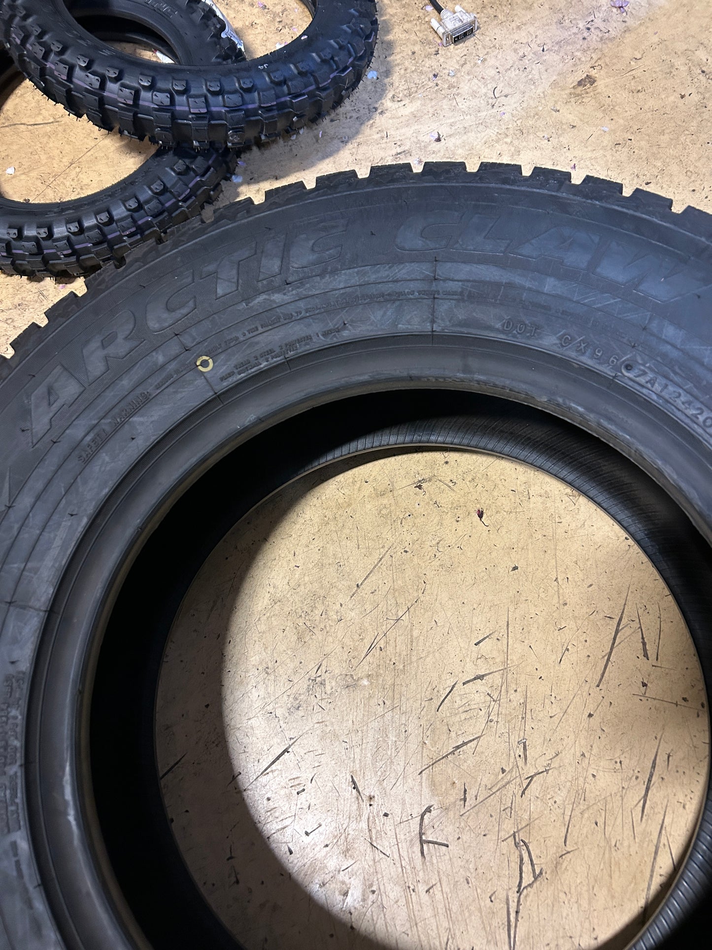 NOS ARCTIC CLAW WINTER WXI BSW P 225 75 16 104T WINTER TIRE ARC23