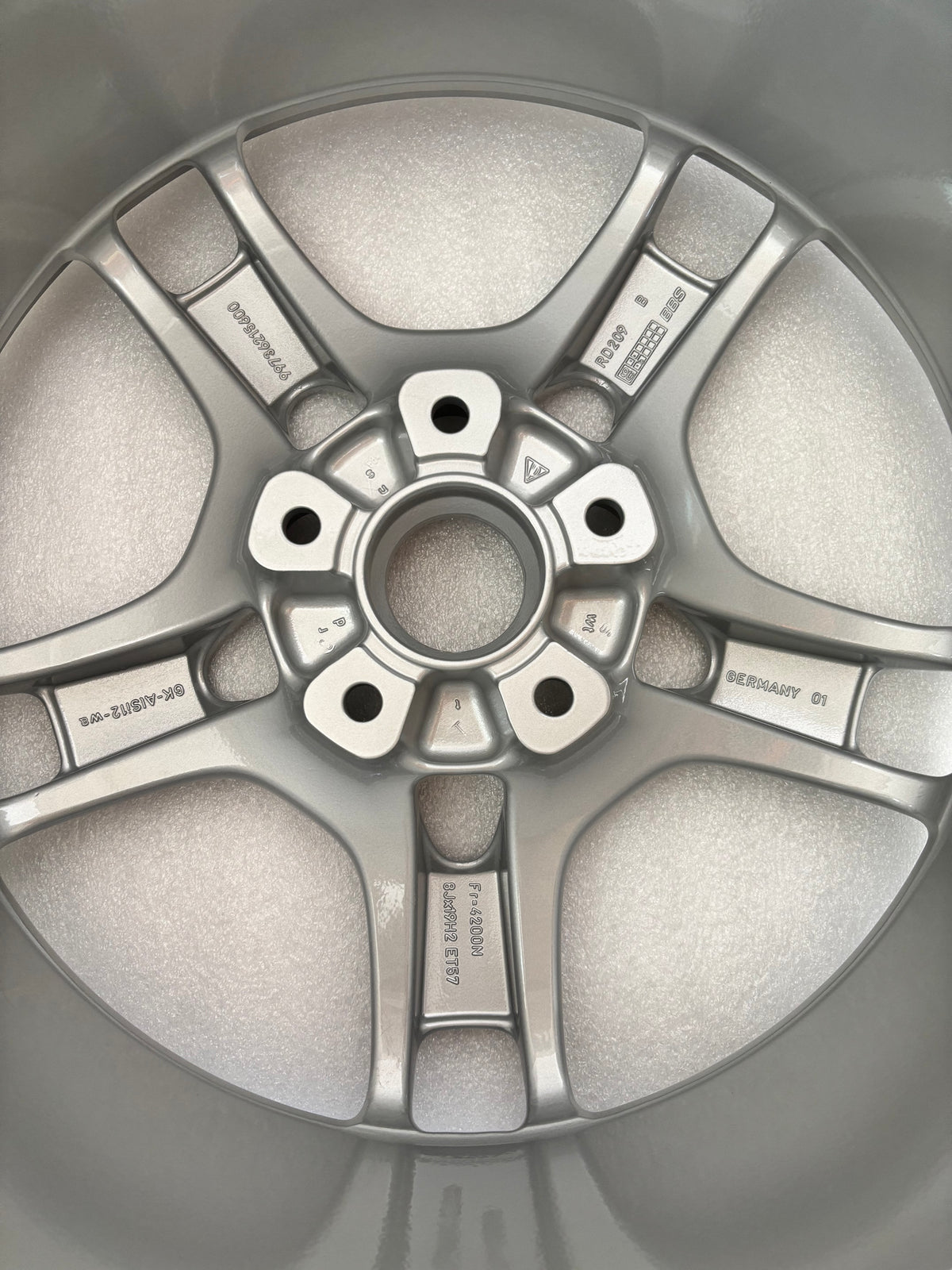 4 GENUINE PORSCHE CARRERA 997 8X19 11X19 STAGGARD WHEEL SET 99736215600 99736216201