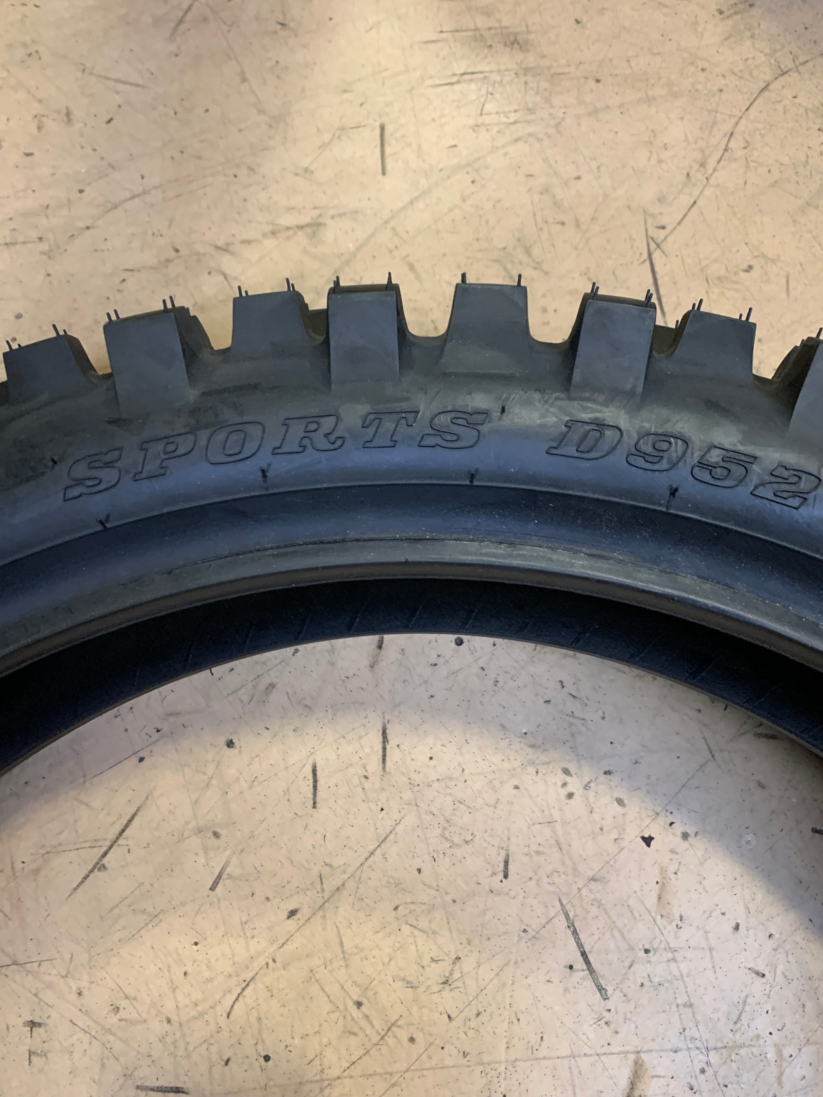 DUNLOP SPORTS D952 BSW  120 90 19 66M REAR MOTORCYCLE TIRE 45174552