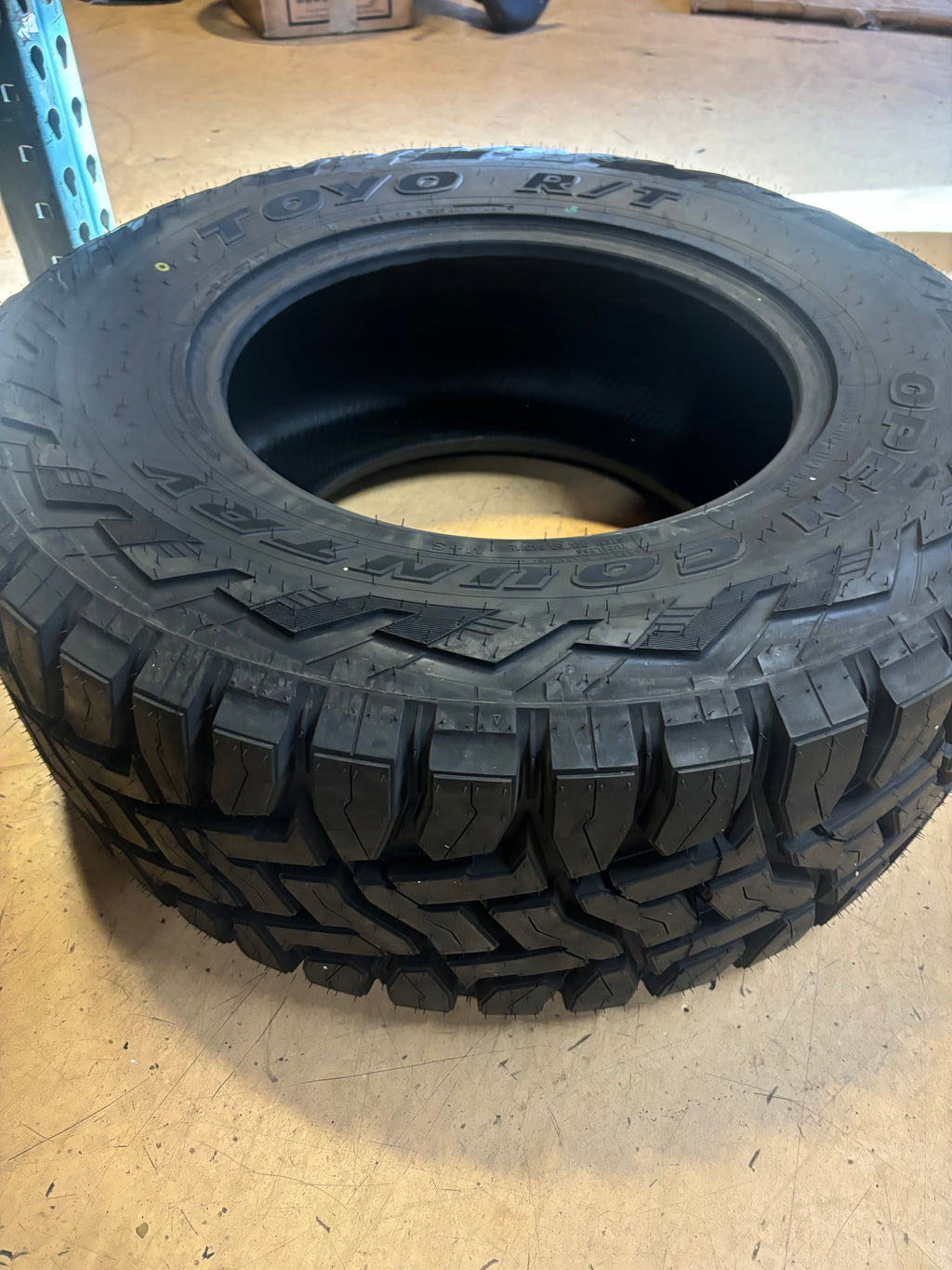 ( KSL ONLY ) 4 TOYO OPEN COUNTRY R/T LT 33 12.5 17 114Q LRD 8PL RUGGED TERRAIN TIRE 353570