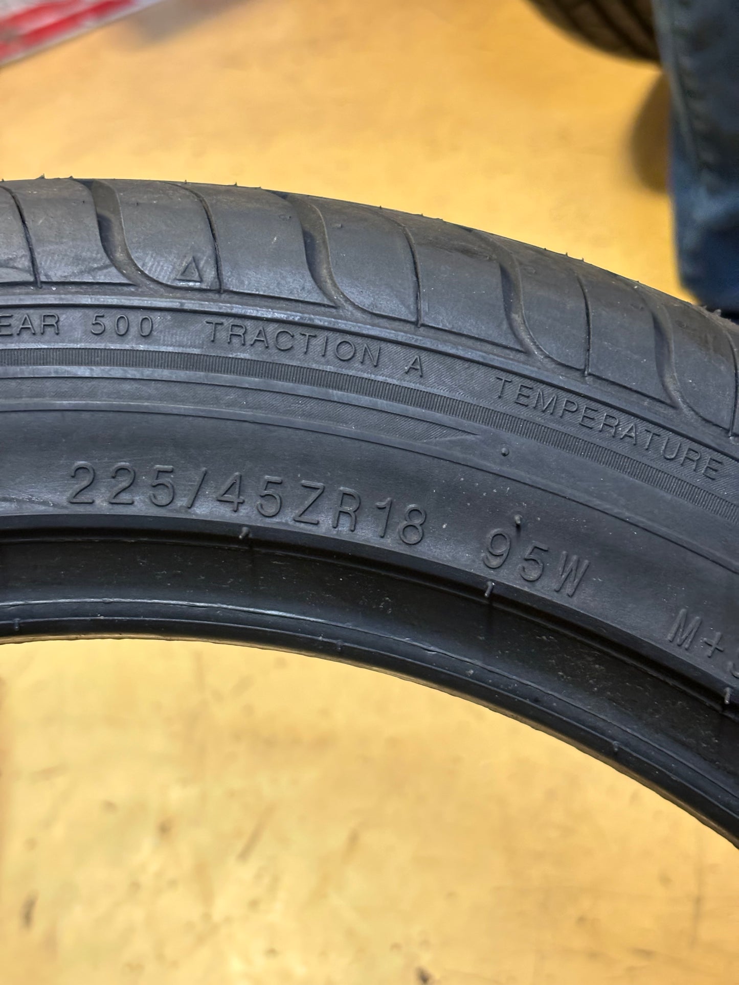 KUMHO ECSTA LX PLATINUM P 225 45 18 95W XL ALL SEASON TIRE 2104543