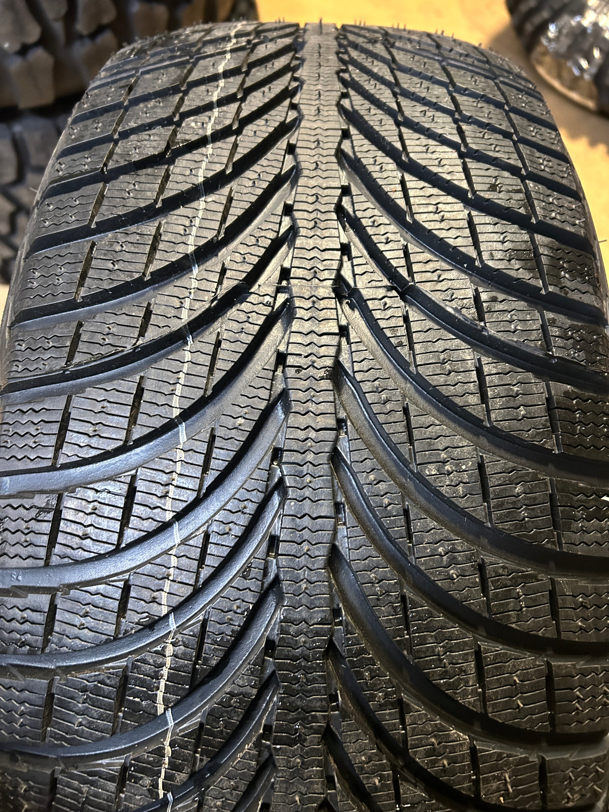 NOS MICHELIN LATITUDE ALPIN LA2 (NO) BSW P 275 45 20 110V WINTER TIRE 78321
