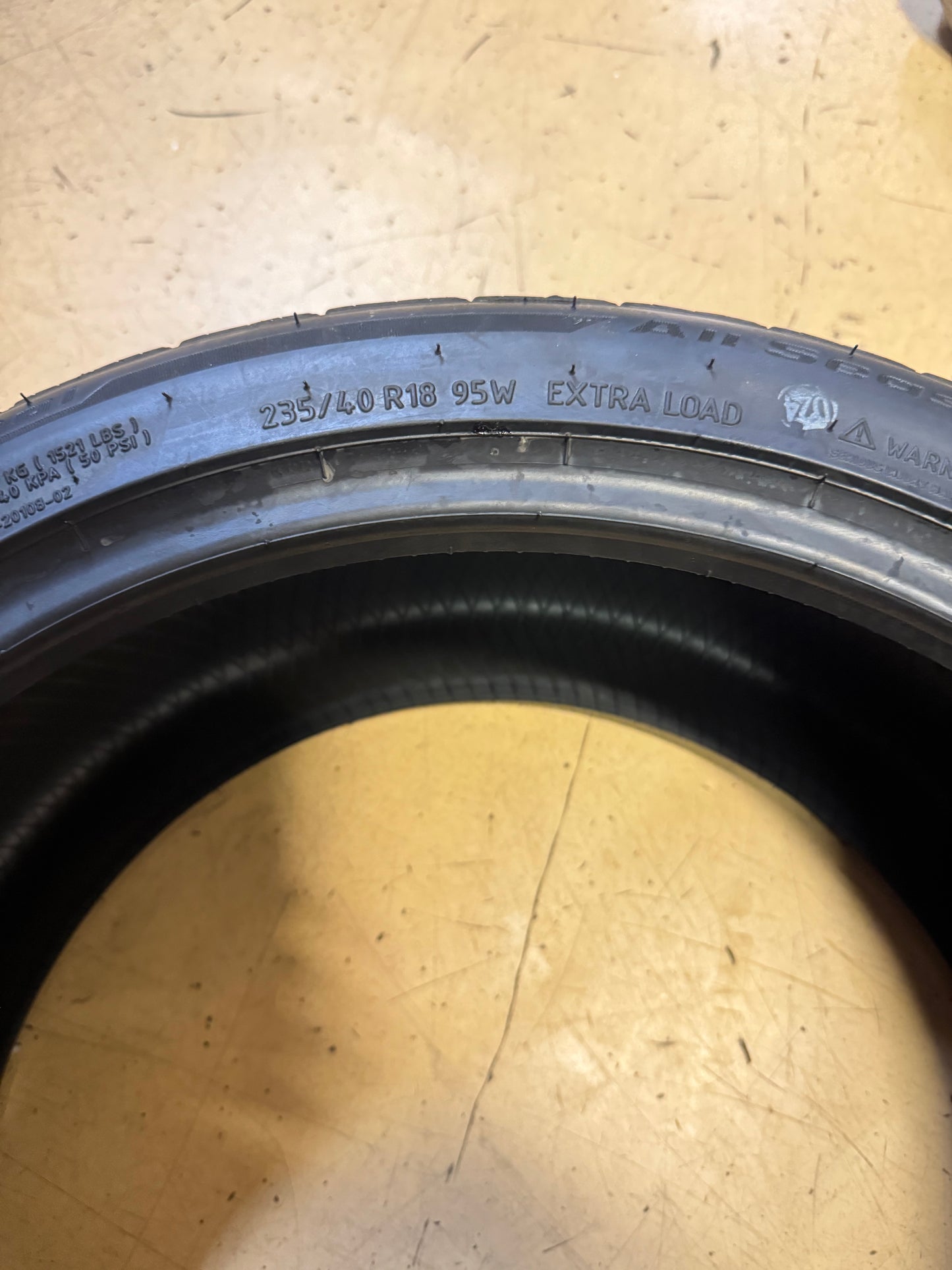 BFGOODRICH ADVANTAGE CONTROL BSW P 235 40 18 95W XL TIRE 21295