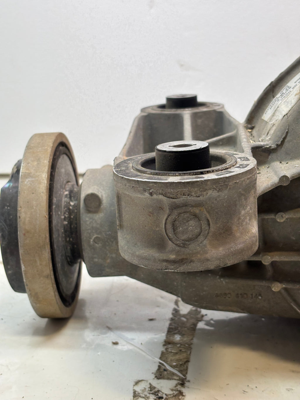 USED GENUINE MOPAR REAR AXLE DIFFERENTIAL CHRYSLER 300 DODGE CHARGER 6815936AC
