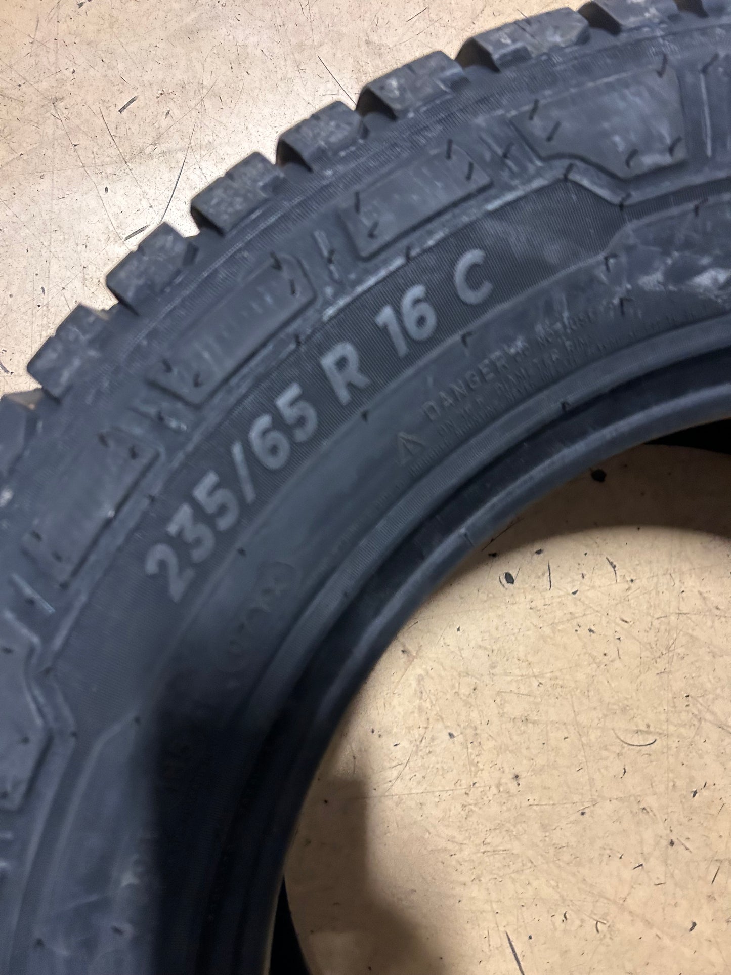 MICHELIN AGILIS CROSSCLIMATE DT P 235 65 16C 121/119R 10PLY ALL SEASON TIRE 12816