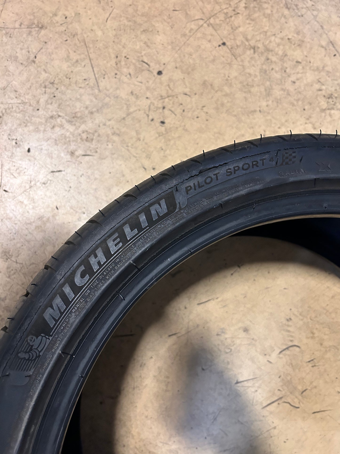 USED 6/32” MICHELIN PILOT SPORT 4 BSW P 255 35 19 96Y XL ALL SEASON TIRE 18029