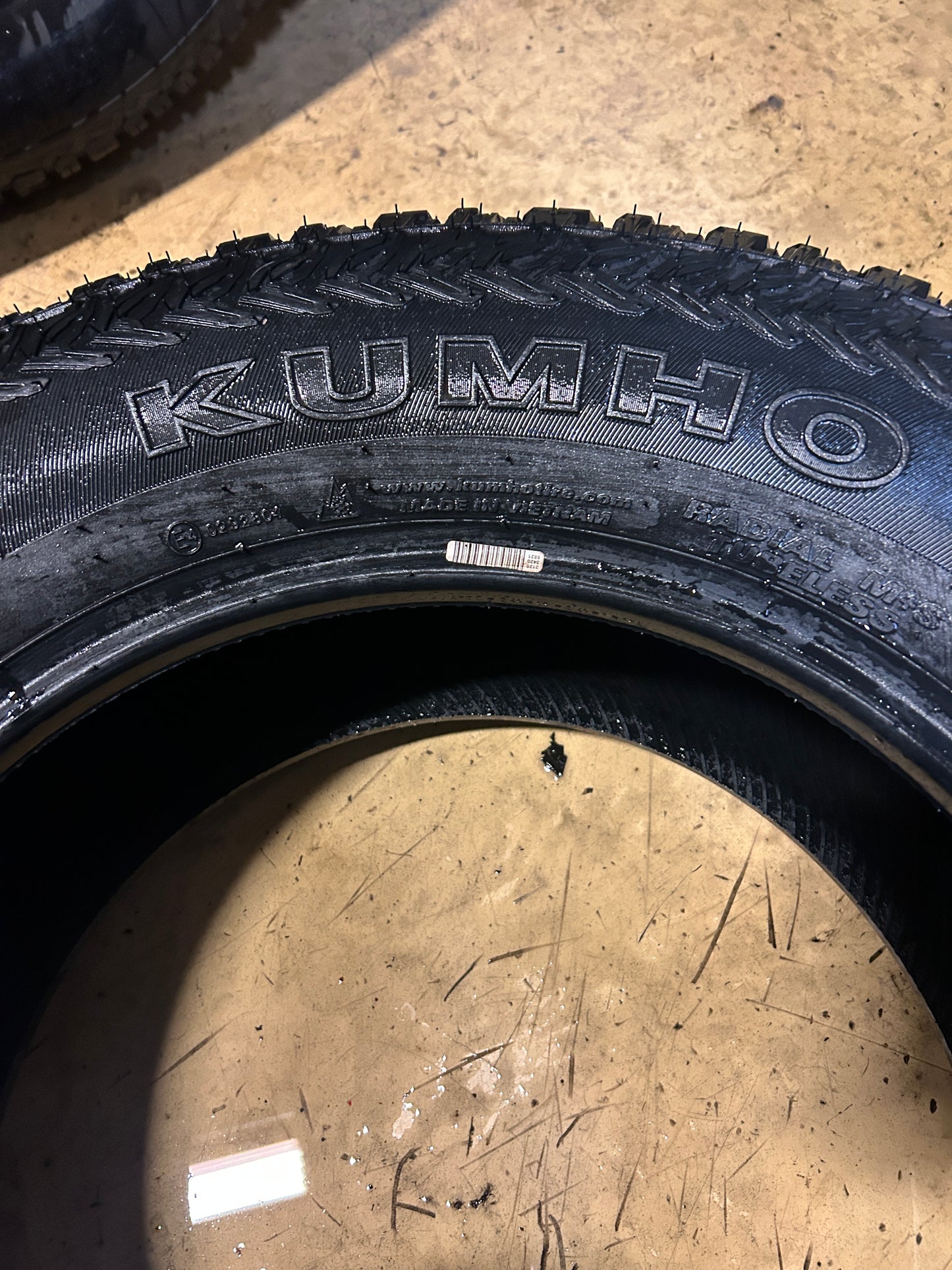 2 NOS KUMHO ROAD VENTURE AT51 BSW P 265 65 17 112T ALL TERRAIN TIRE 2205283