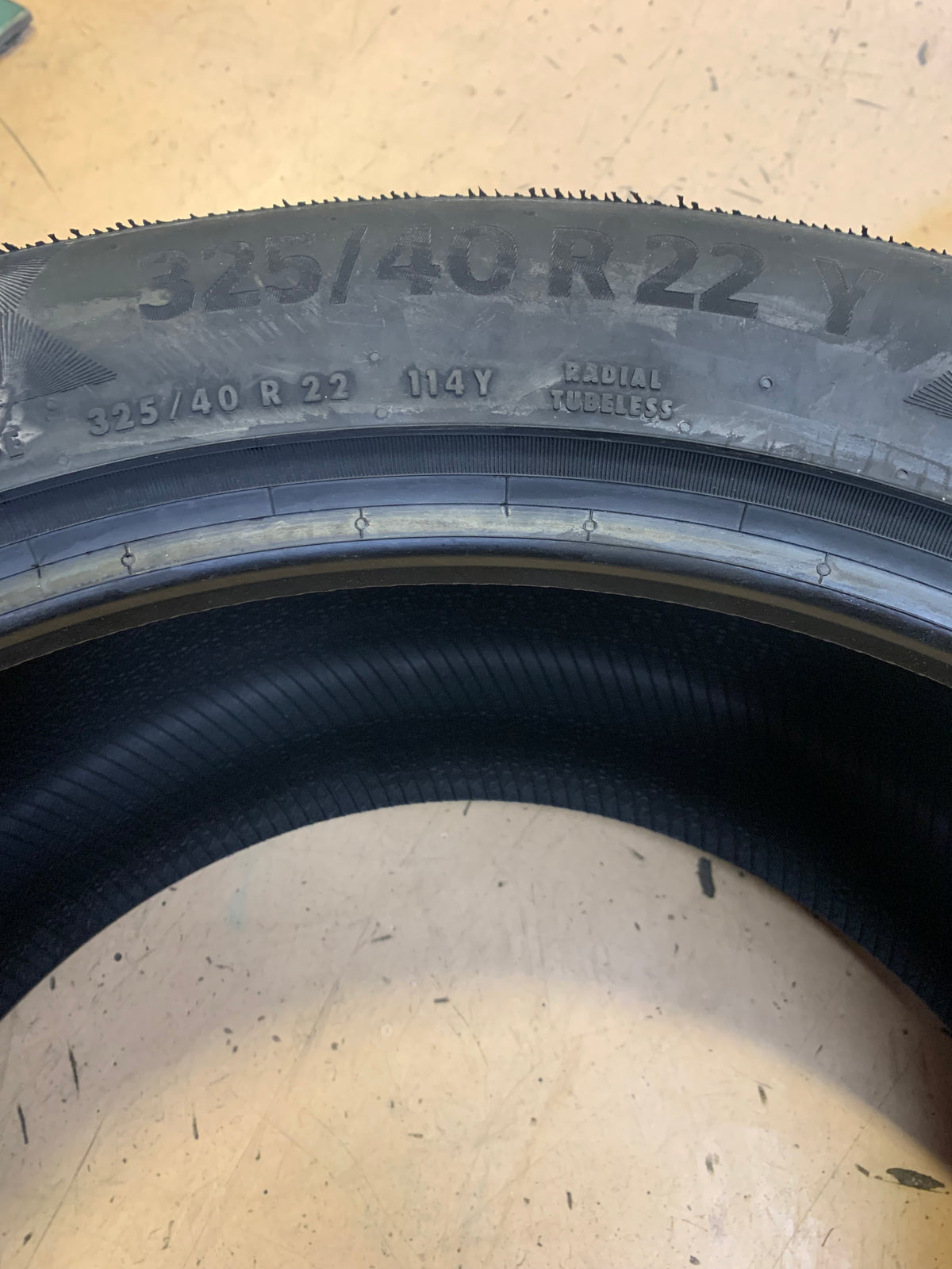 2 CONTINENTAL PREMIUMCONTACT 6 MO BSW P 325 40 22 114Y SUMMER TIRE 03111440000