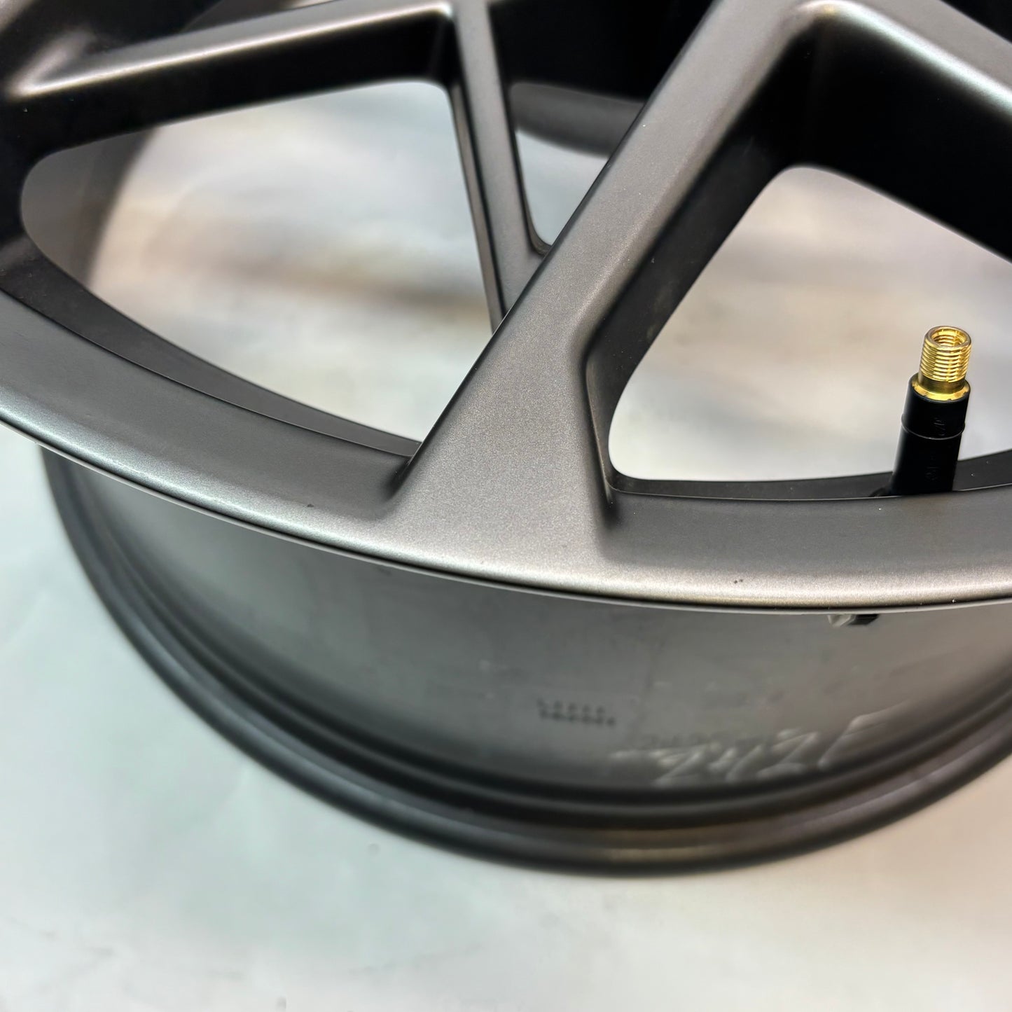 GENUINE FORD PERFORMANCE TARNISHED DARK ALUMINUM MUSTANG 19X10.5 5X4.5 ET24 FRONT WHEEL MR3C-1007-TA