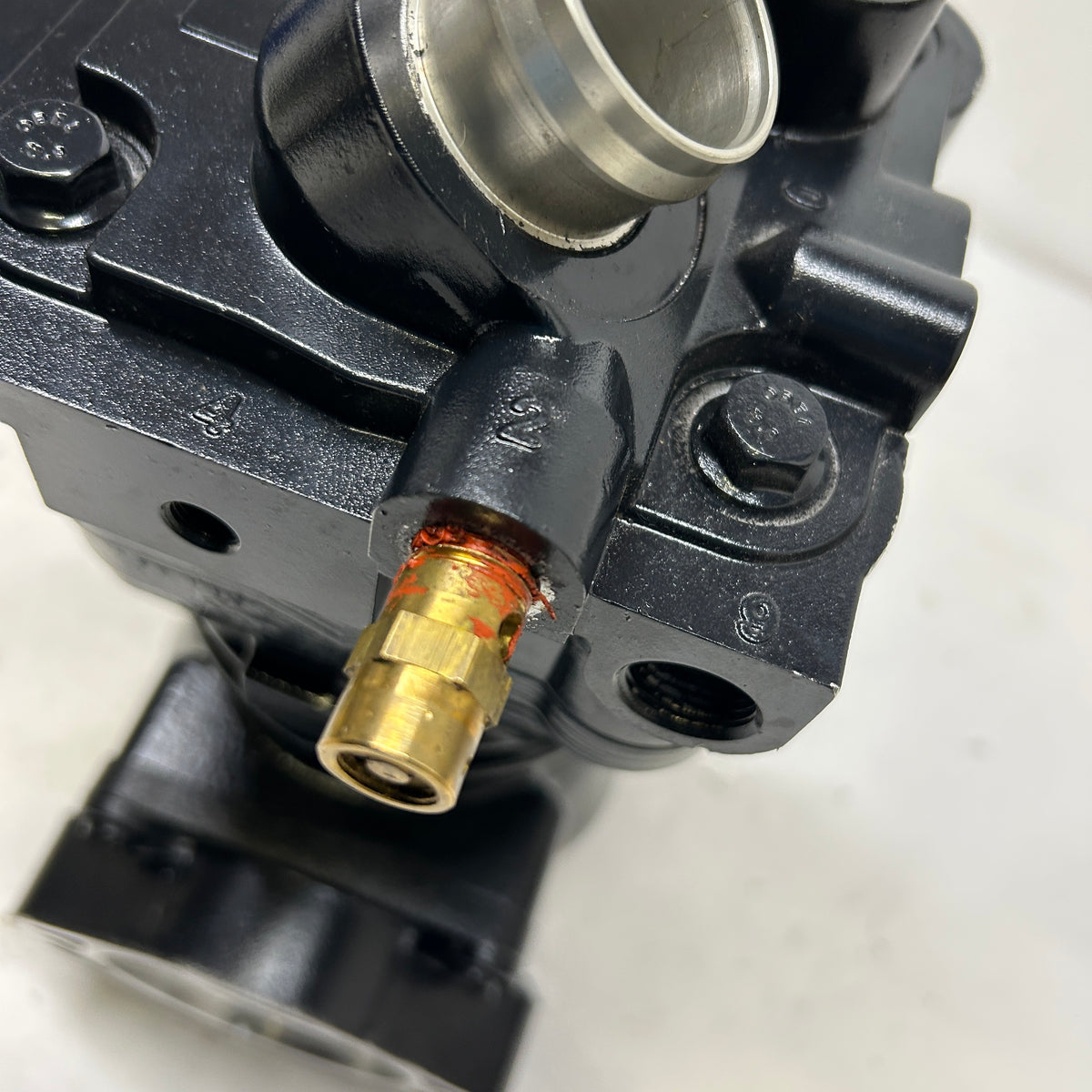 DETROIT DD15 ENGINE AIR COMPRESSOR REFURBISHED DOES NOT INCLUDE GASKETS  RA4711302515