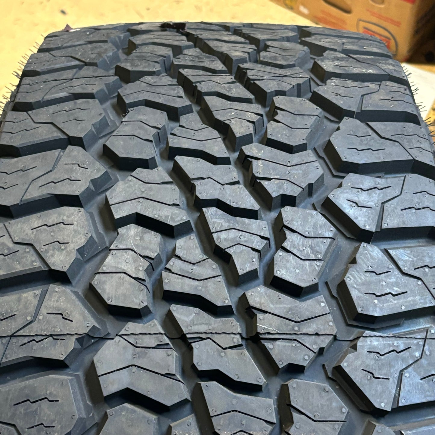 VENOM POWER SWAMPTHING A/T BSW LT 35 13.5 24 116Q LRF 12PLY TIRE TVPSWAT54