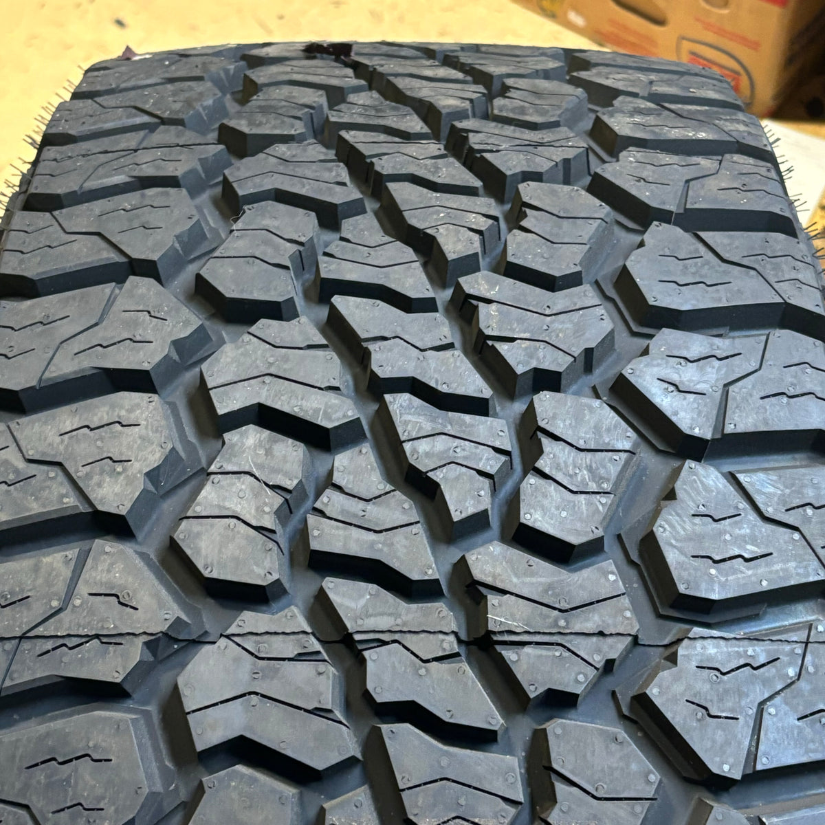 VENOM POWER SWAMPTHING A/T BSW LT 35 13.5 24 116Q LRF 12PLY TIRE TVPSWAT54