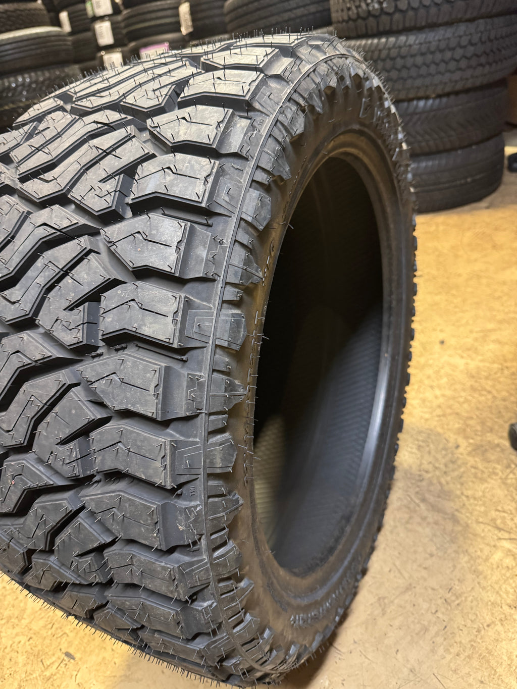 VENOM POWER TERRA HUNTER R/T PLUS BSW LT 33 14.5 22 115Q 12PLY RUGGED TERRAIN TIRE CVPRT13