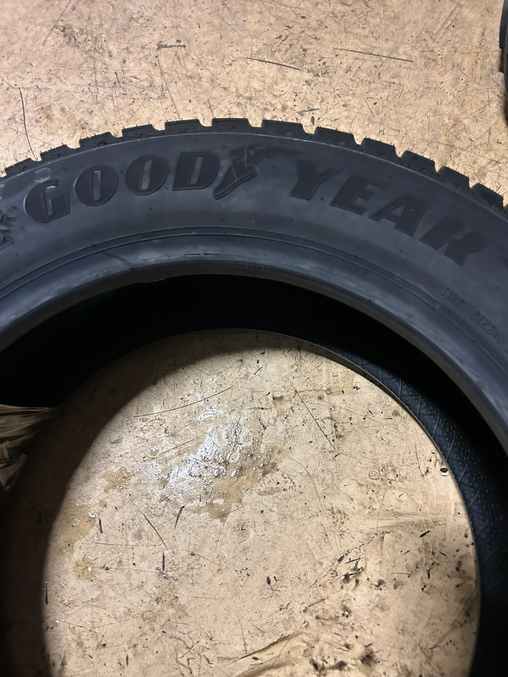 NOS GOODYEAR EAGLE ENFORCER WINTER BSW P 225 60 18 100V WINTER TIRE 732003567