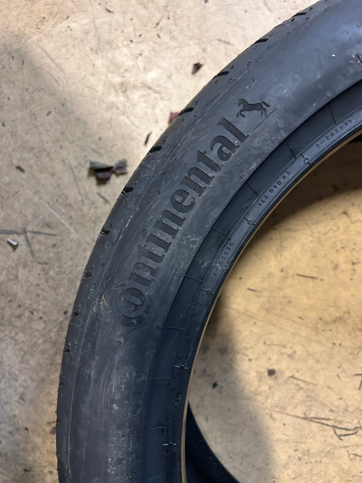 CONTINENTAL EXTREMECONTACT SPORT 02 P 235 40 19 96Y XL UHP TIRE 03125310000
