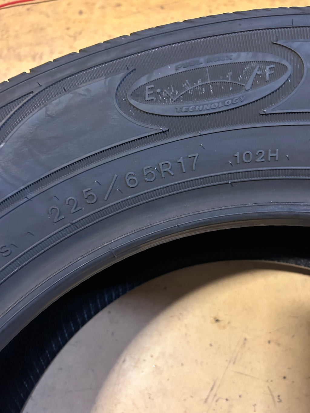 2 NOS GOODYEAR ASSURANCE CS FUEL MAX P 225 65 17 102H TIRE 755667383