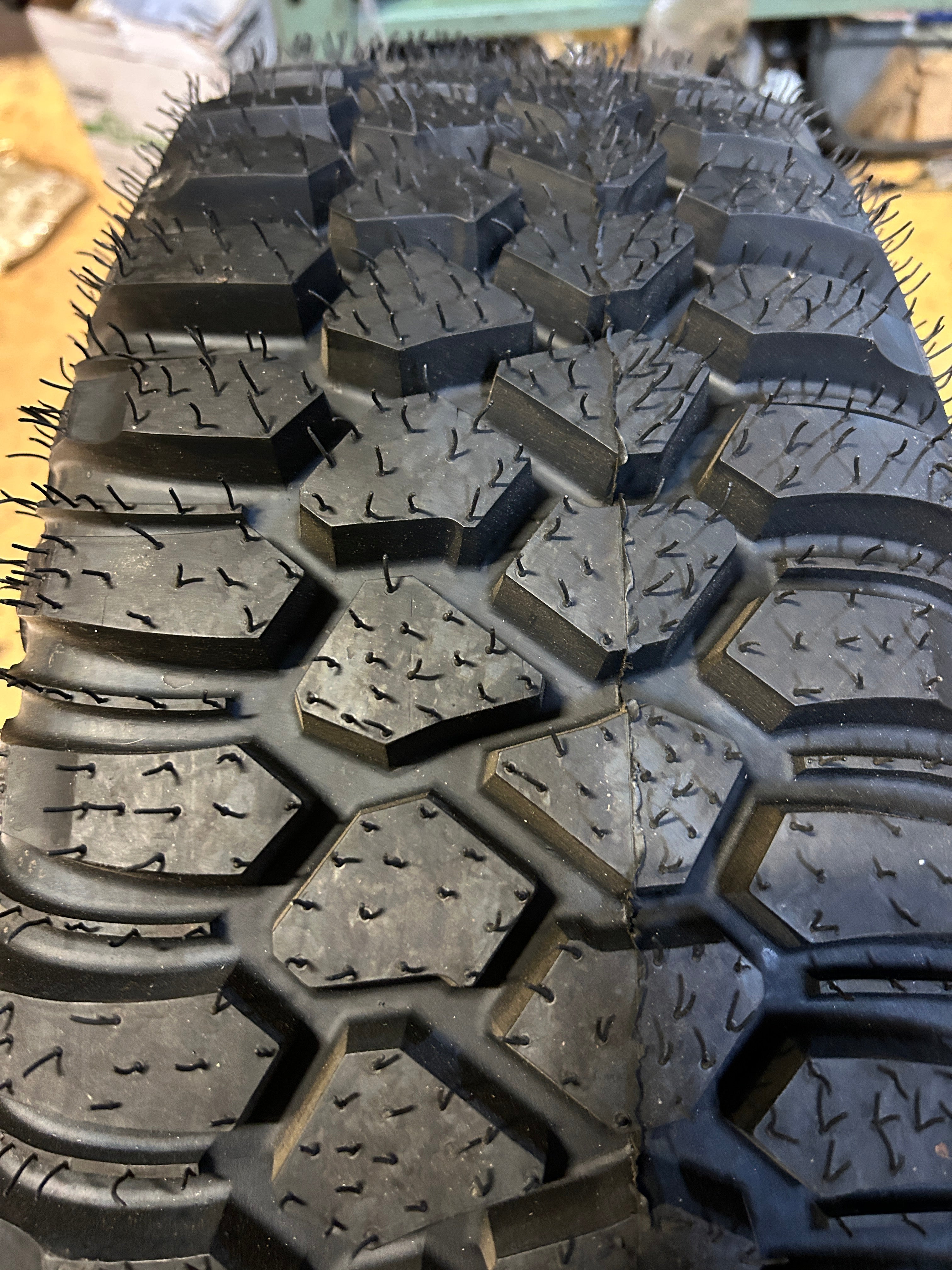 93 1/4" HOOSIER M550 RWL 30 10 15 RACING TIRE 16510M550
