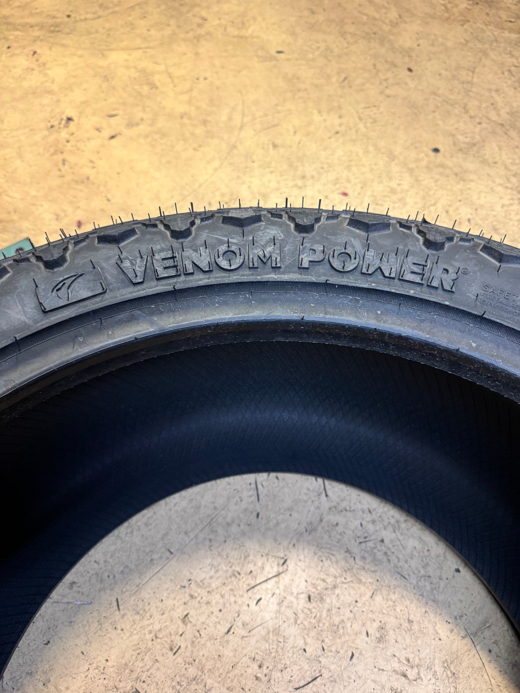 VENOM POWER TERRA HUNTER R/T PLUS BSW LT 33 14.5 22 115Q 12PLY RUGGED TERRAIN TIRE CVPRT13