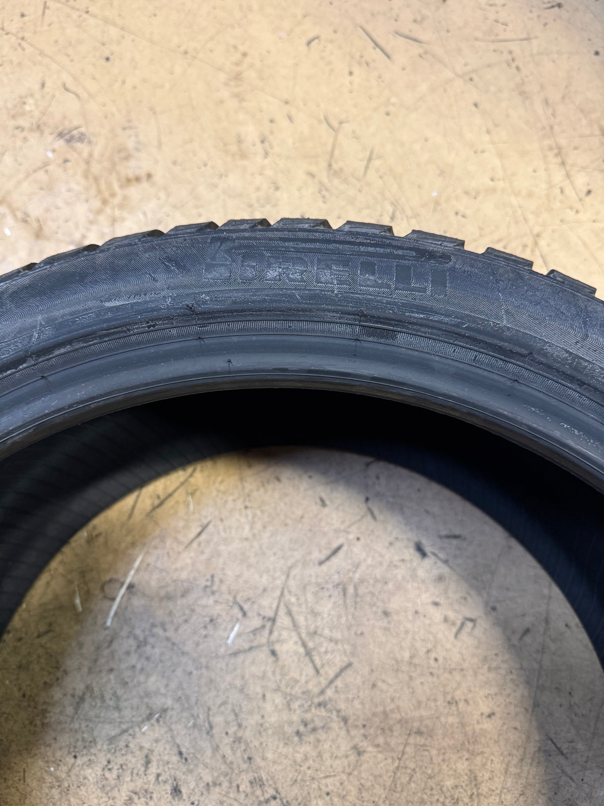 NOS 2 PIRELLI SOTTOZERO 3 BSW P 235 40 19 96V WINTER TIRE 2742600