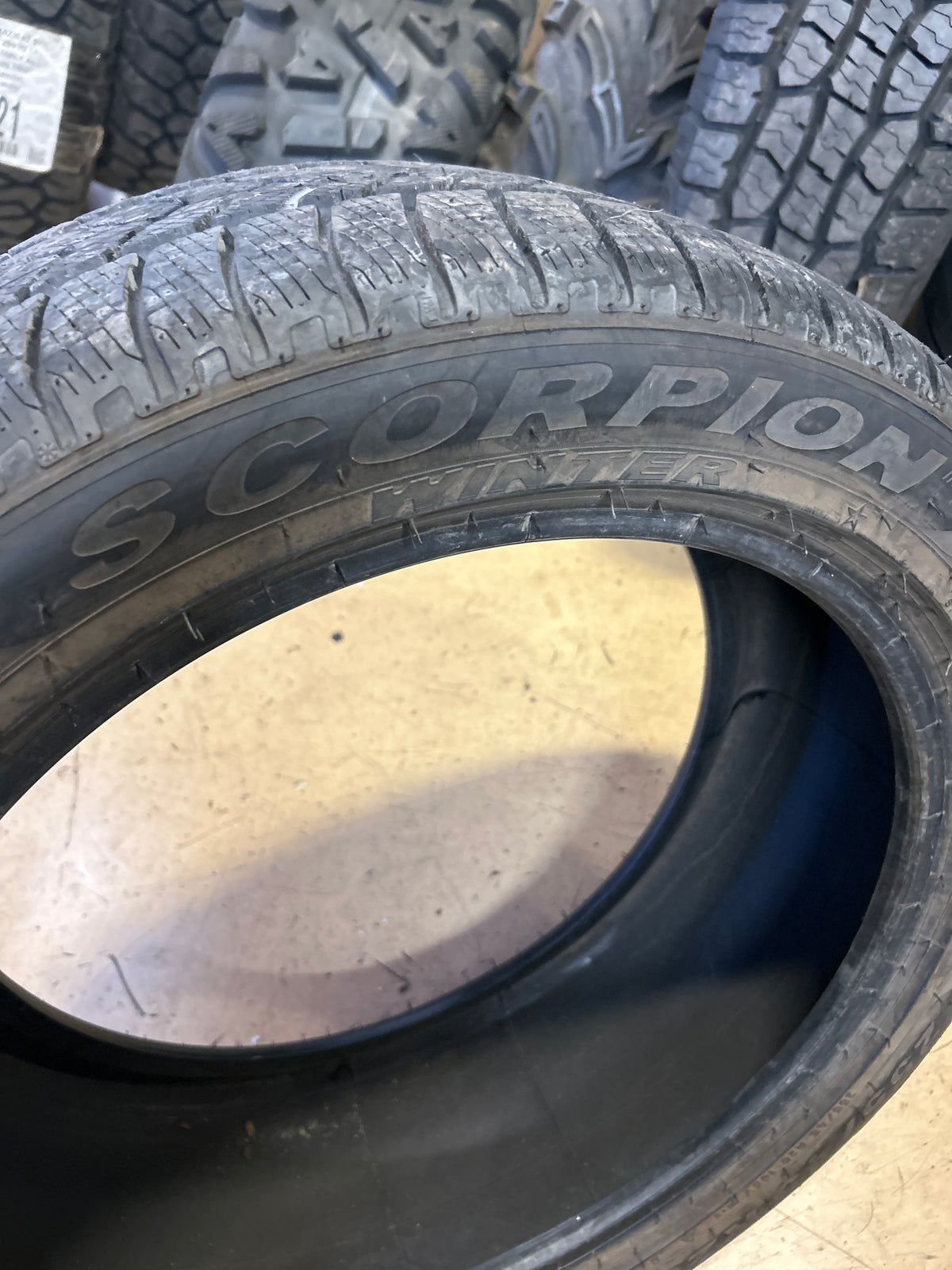 USED PIRELLI SCORPION WINTER BSW P 255 45 20 105V XL WINTER TIRE 2804800