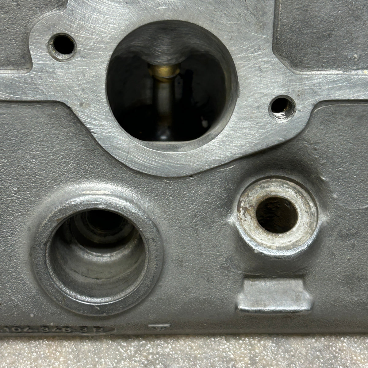 PORSCHE 928 S2 4.7L V8 CYLINDER HEAD MISSING PARTS 9281043483R
