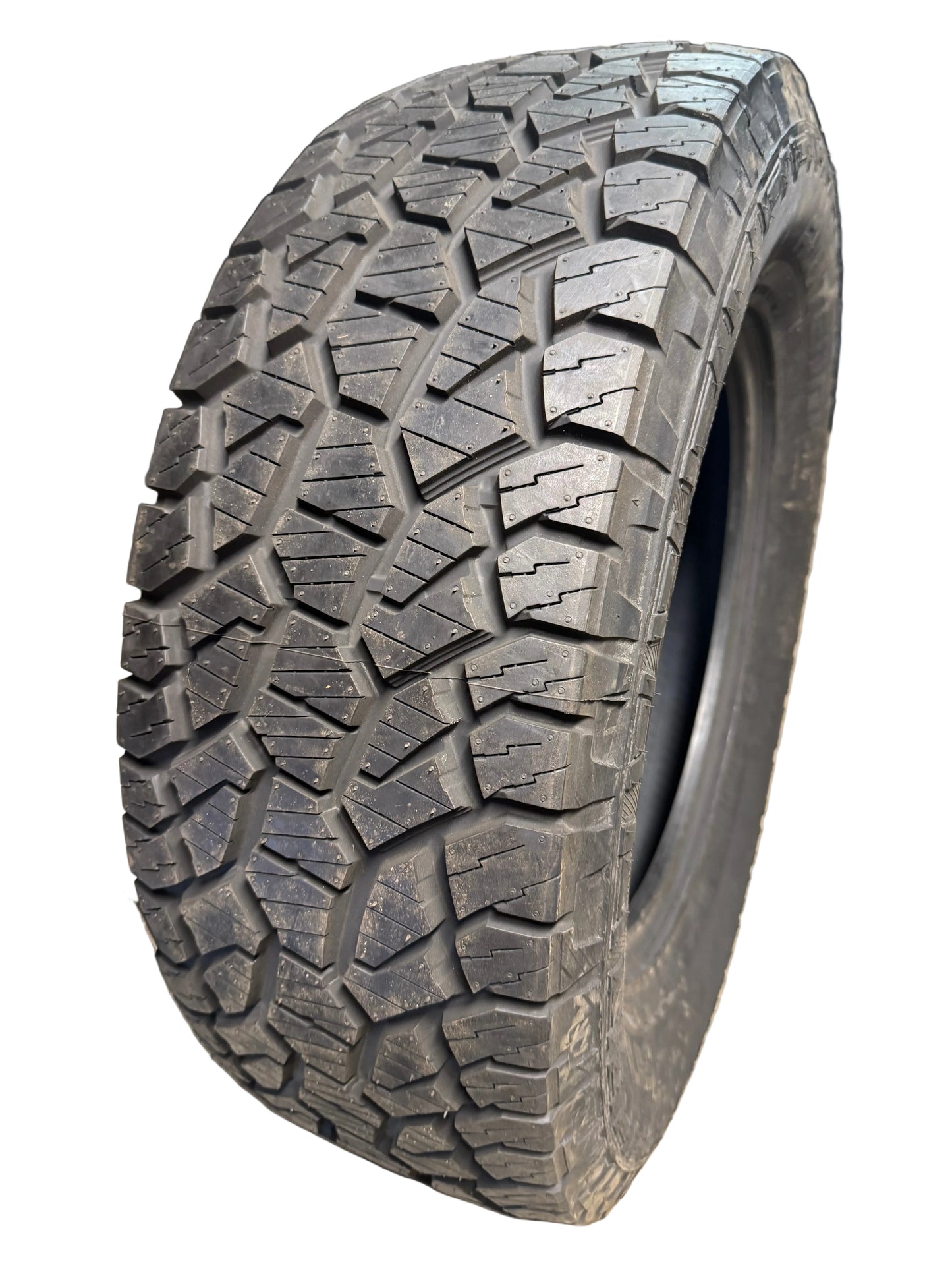 NOS PATHFINDER ALL TERRAIN BSW P 265 65 17 112T  TIRE 1020411
