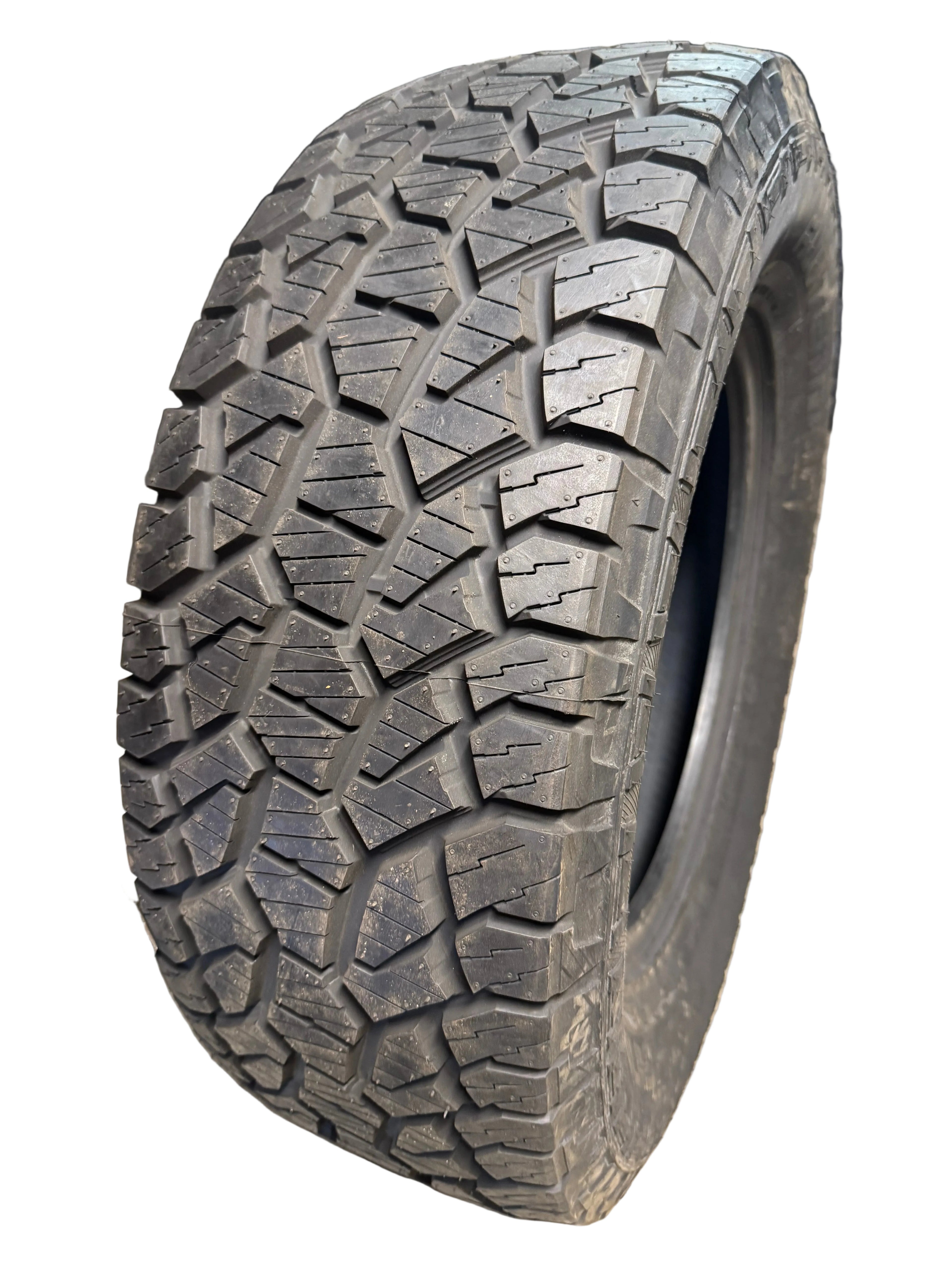 NOS PATHFINDER ALL TERRAIN BSW P 265 65 17 112T  TIRE 1020411