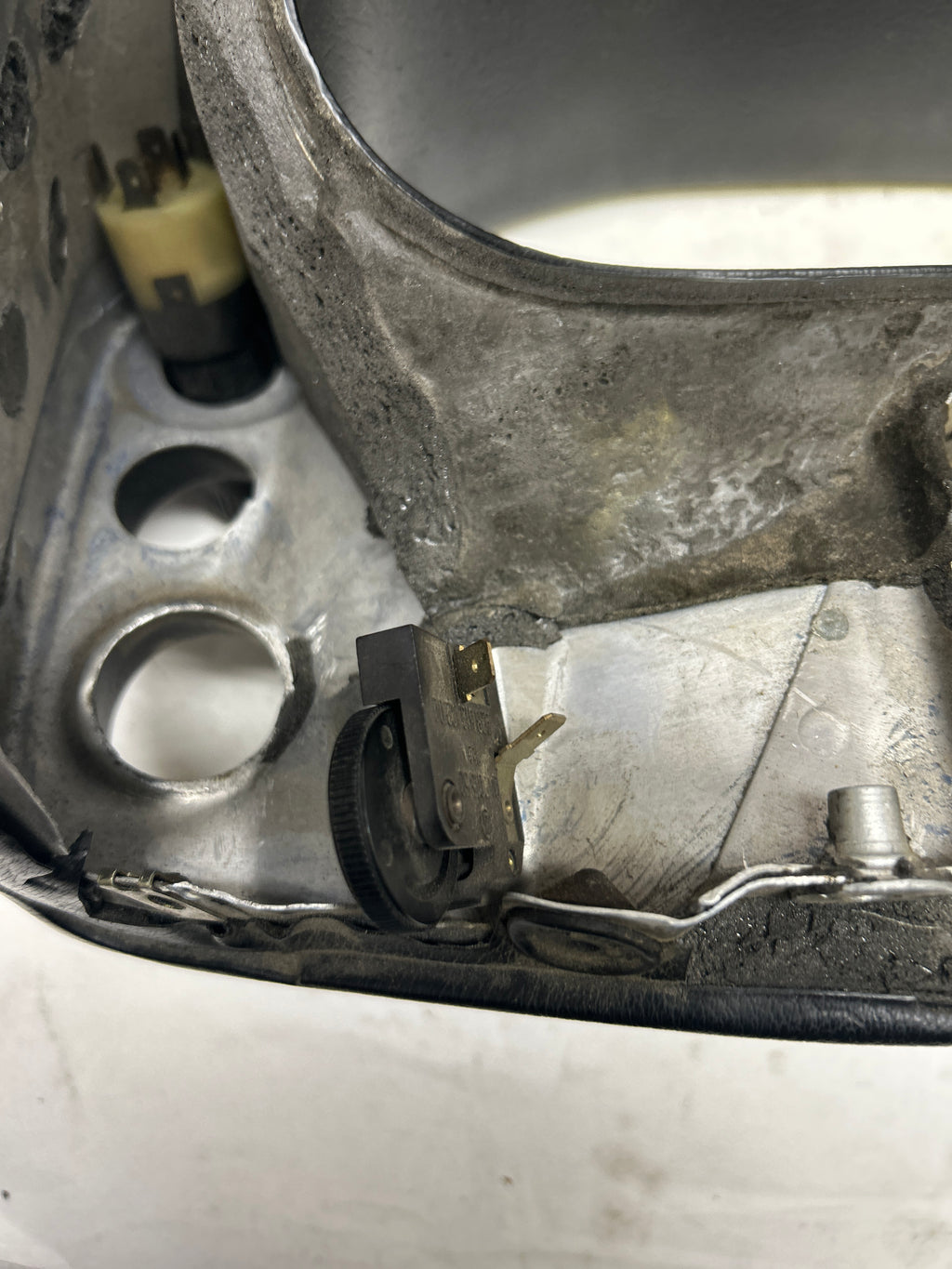 PORSCHE 78-89 PORSCHE 928 BLACK CLUSTER POD TRIM
