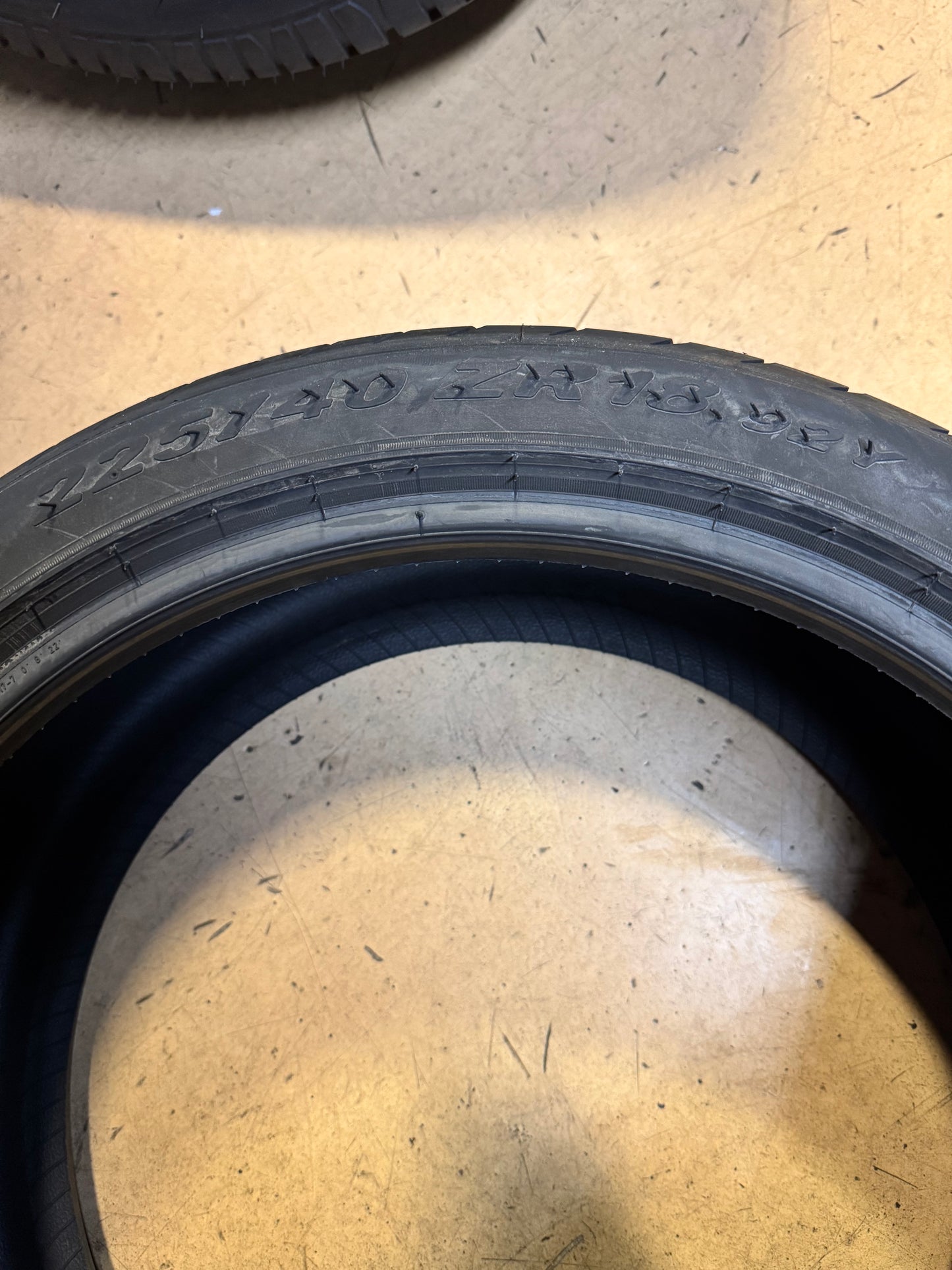 PIRELLI P ZERO (MO) MERCEDES BSW P 225 40 18 92Y XL UHP TIRES 1679700