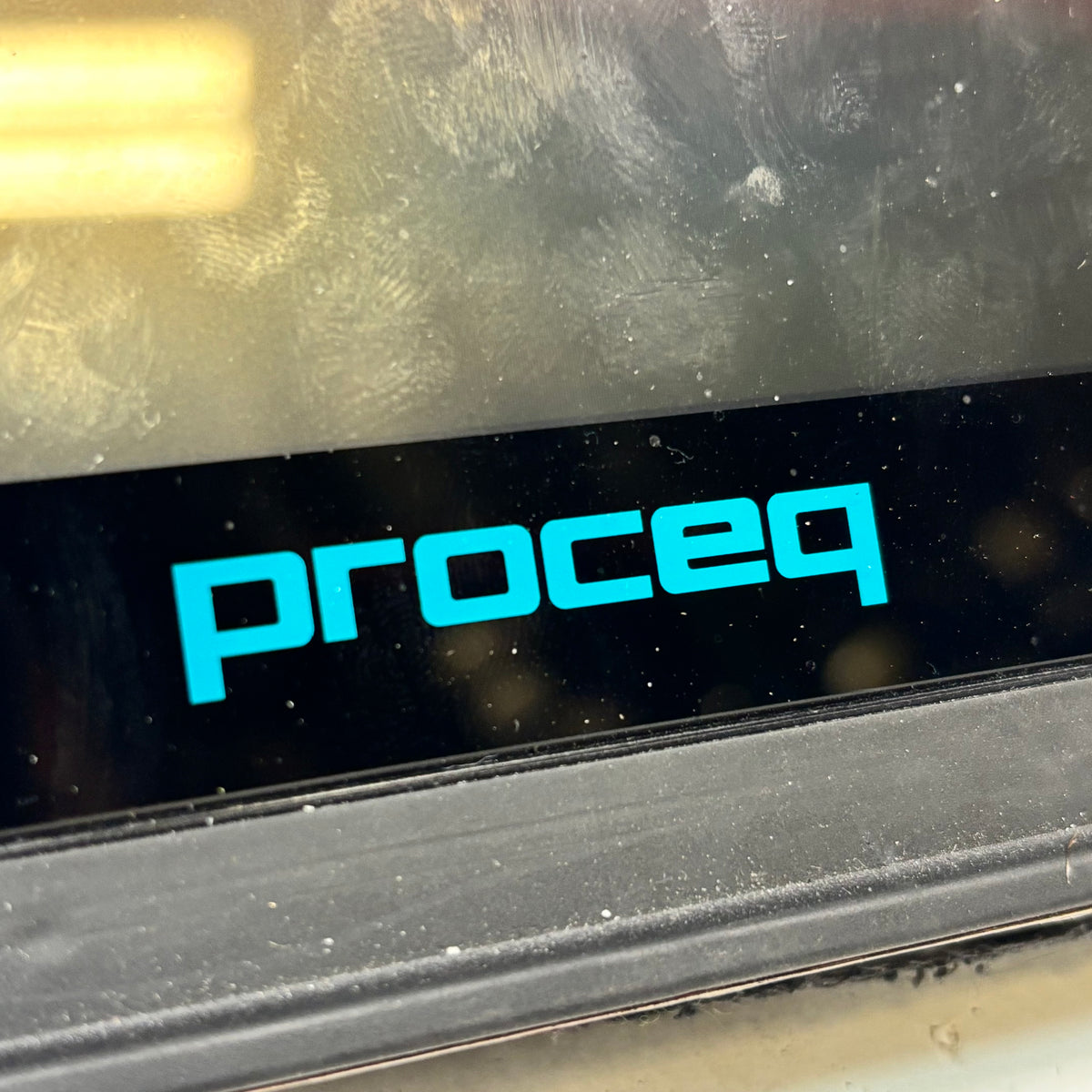 USED PROCEQ EQUOTIP 550 HARDNESS TESTER W/UCI PROBE & STANDARD