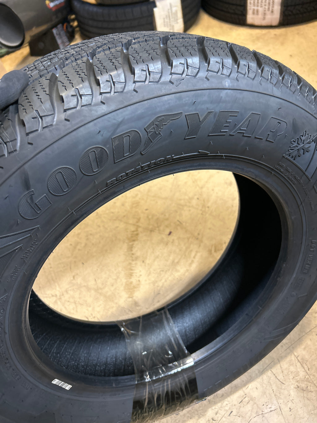 2 GOODYEAR WINTER COMMAND ULTRA BSW P205 65 16 99H XL WINTER TIRE 781020579