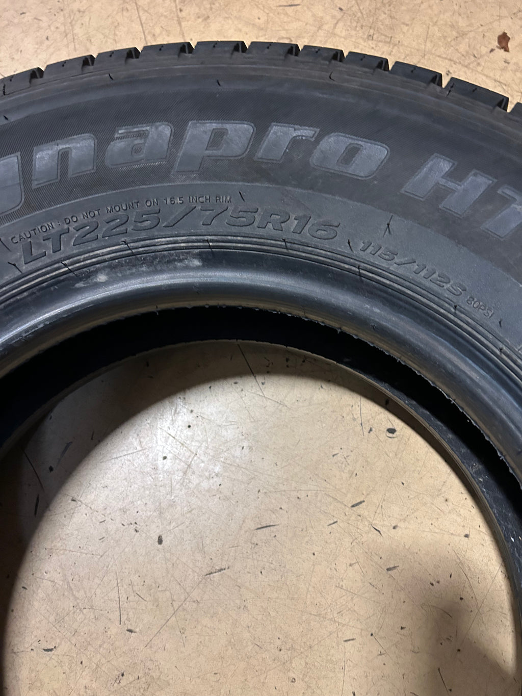 USED 13.5/32" HANKOOK DYNAPRO HT LT 225 75 16 115/112S 10PLY HIGHWAY TIRE 2001831