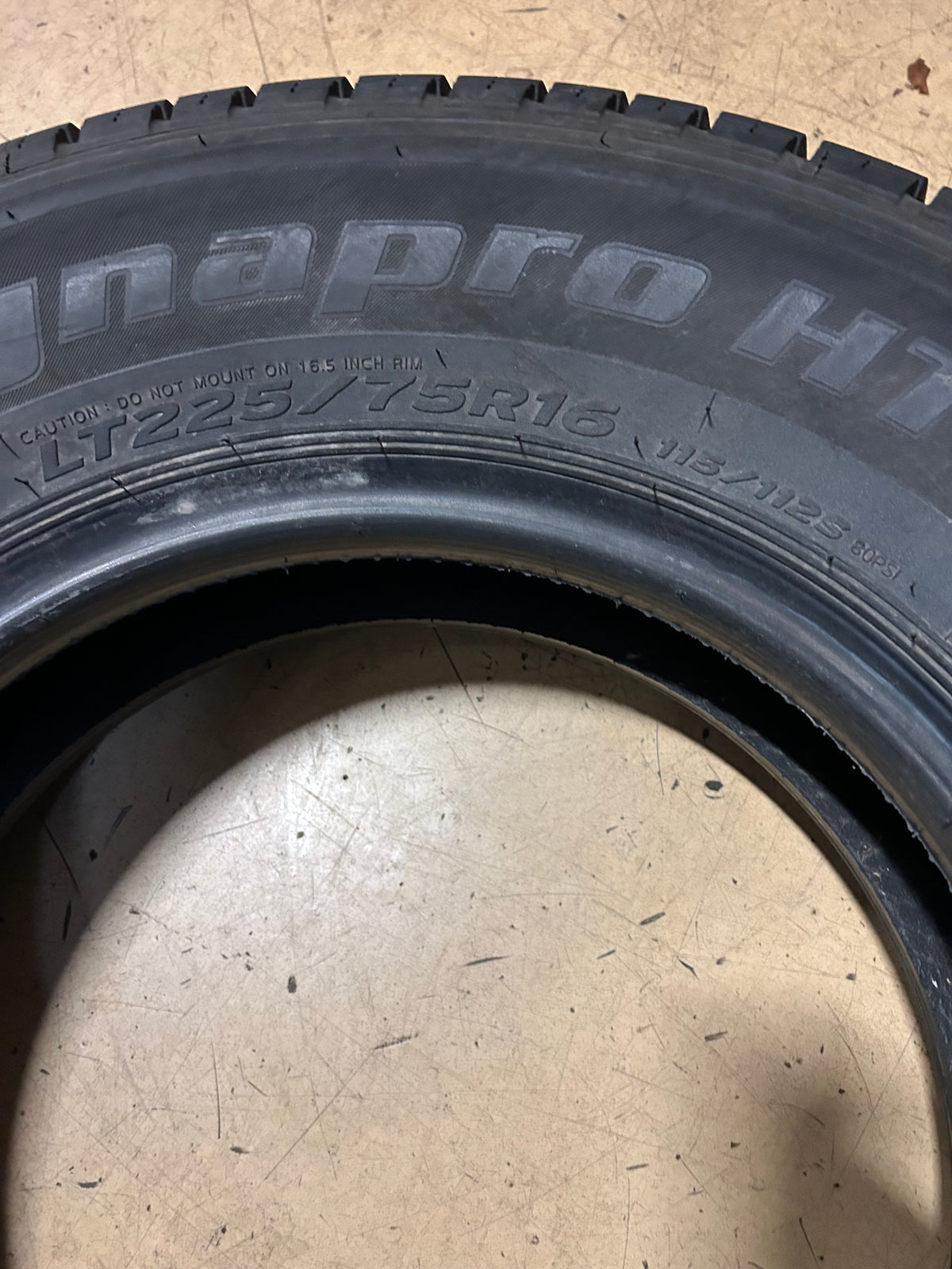 USED 13.5/32" HANKOOK DYNAPRO HT LT 225 75 16 115/112S 10PLY HIGHWAY TIRE 2001831
