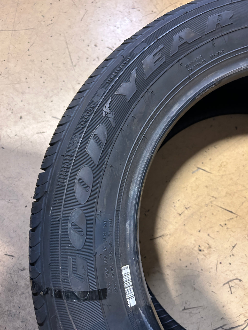 NOS GOODYEAR AUTHORITY ASSURANCE BSW P 215 60 16 95V SL TIRE 788571710