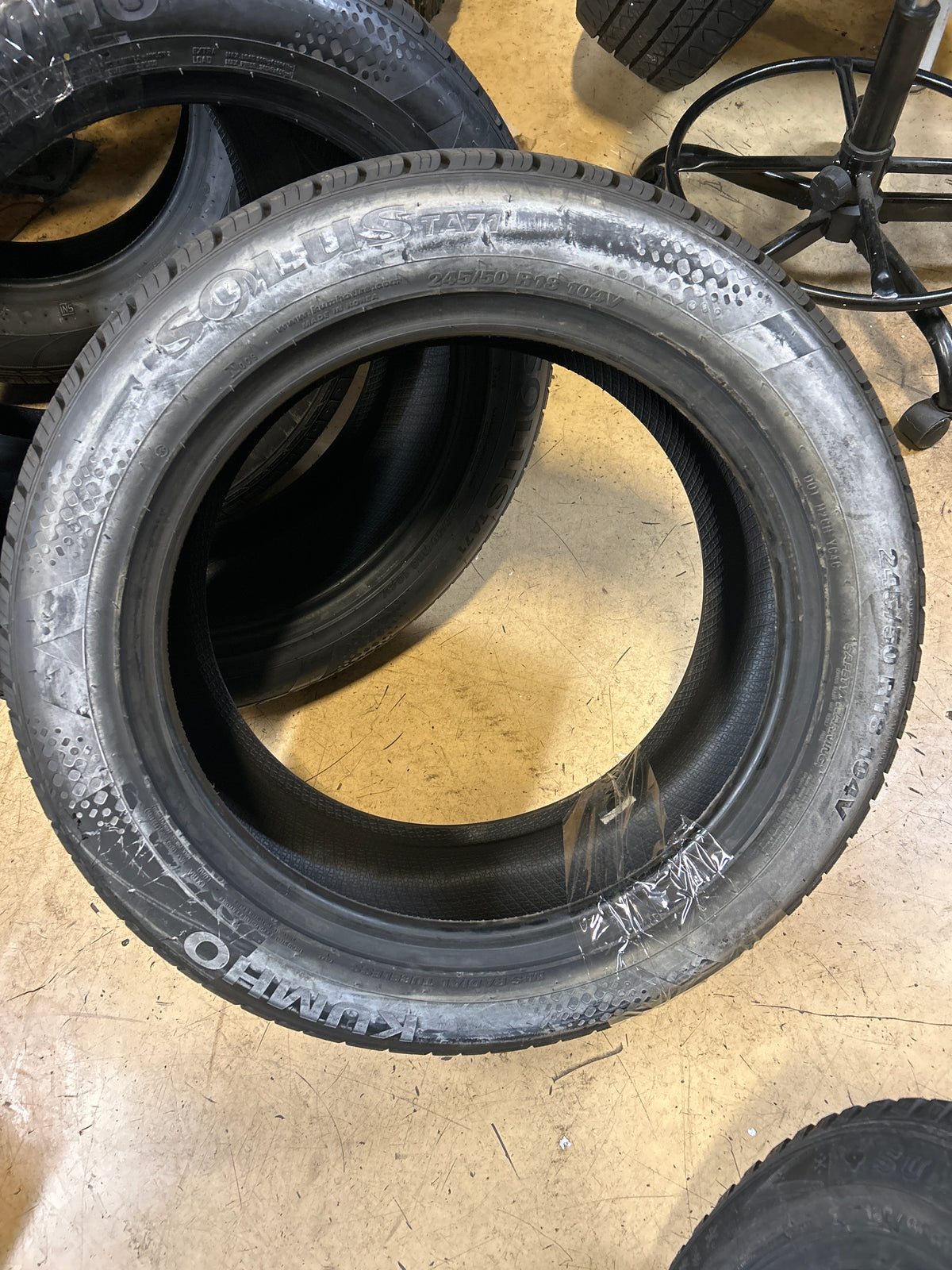 NOS BLEMISHED KUMHO SOLUS TA71 BSW P 245 50 18 104V XL ALL SEASON TIRE 2169803
