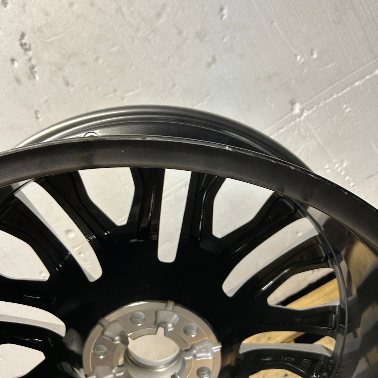 GM GMC YUKON 25-26 ALLOY WHEEL 24 INCH 6 LUG  84949572