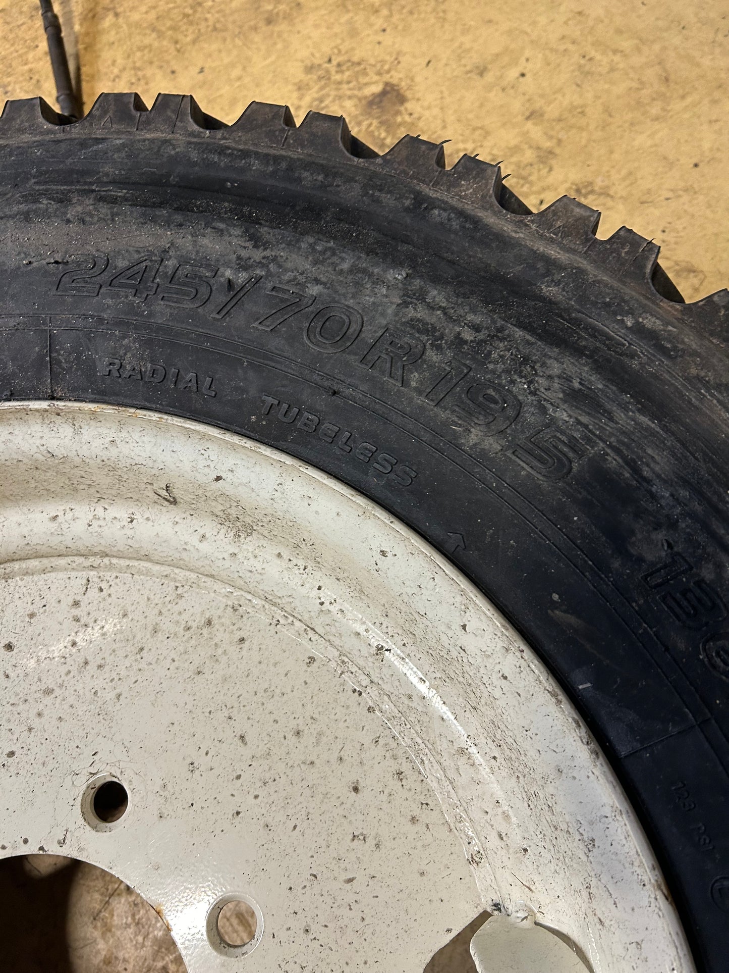 NOS TOYO M919 BSW 245 70 19.5 136/134J  ALL POSITION TIRE W/ WHEEL TM91924570195