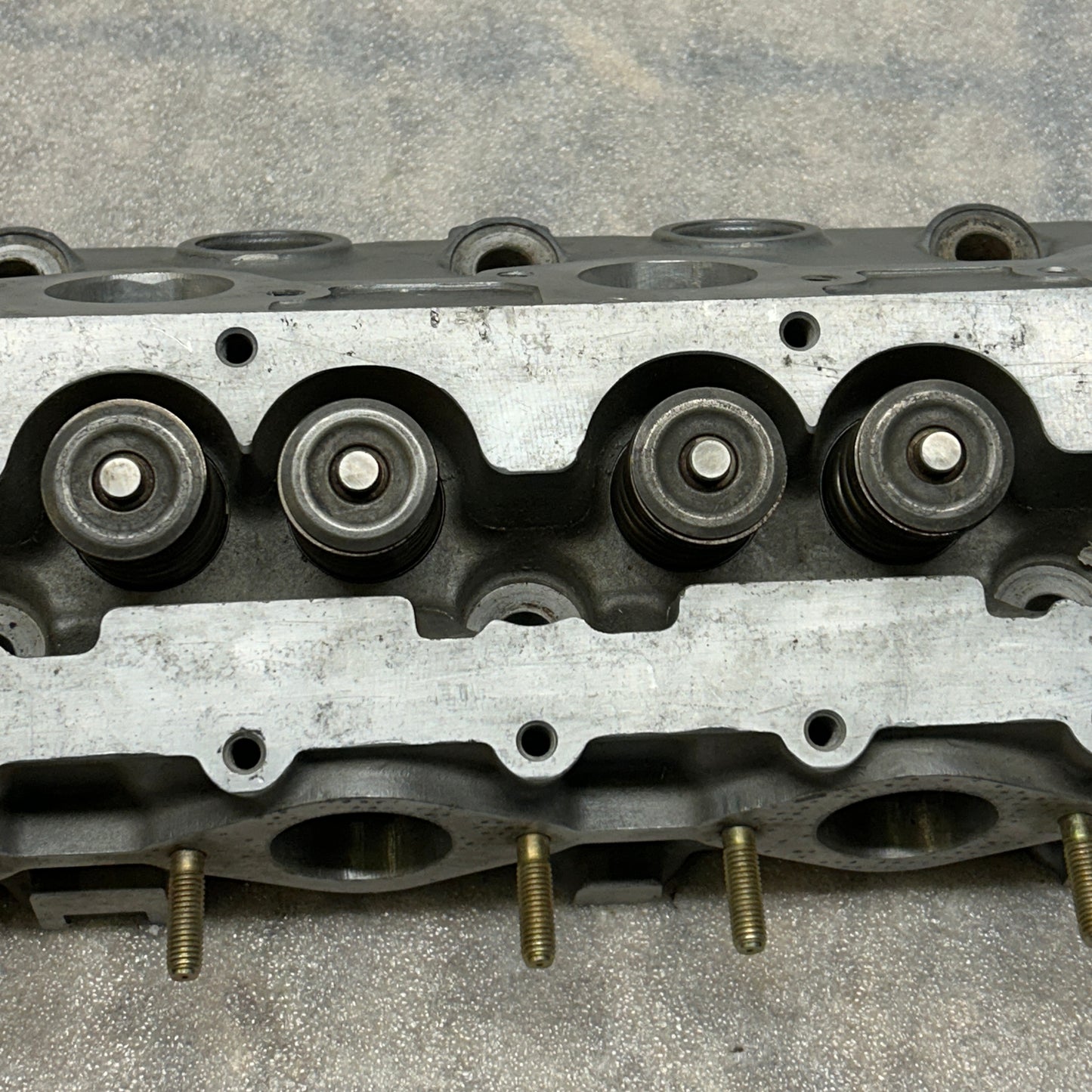 PORSCHE 928 S2 4.7L V8 CYLINDER HEAD MISSING PARTS 9281043483R