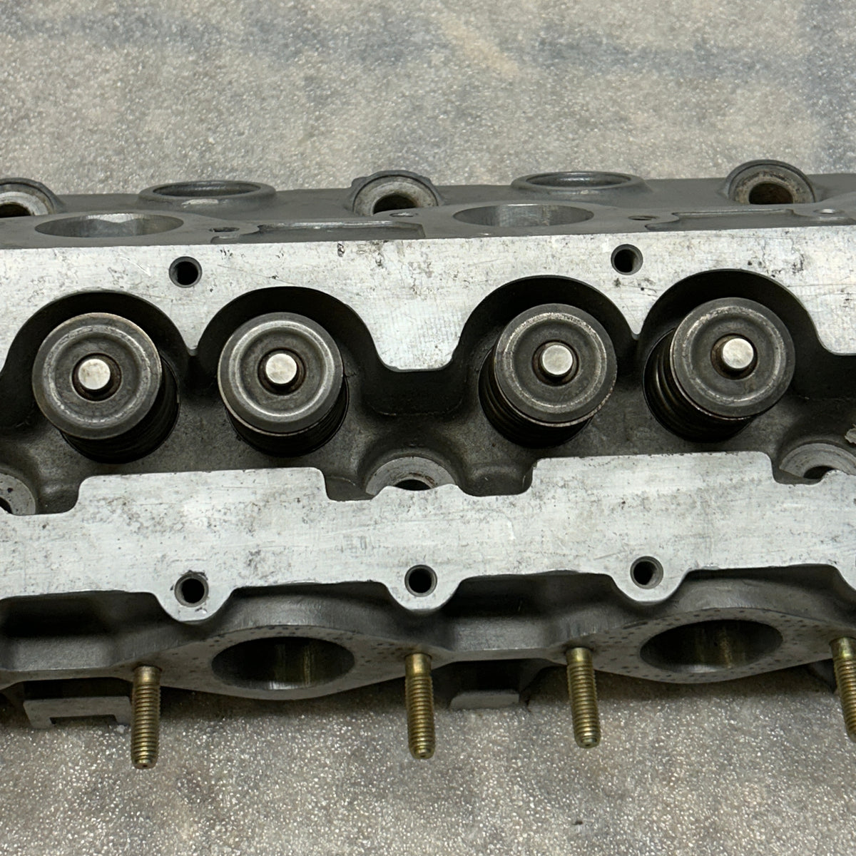 PORSCHE 928 S2 4.7L V8 CYLINDER HEAD MISSING PARTS 9281043483R
